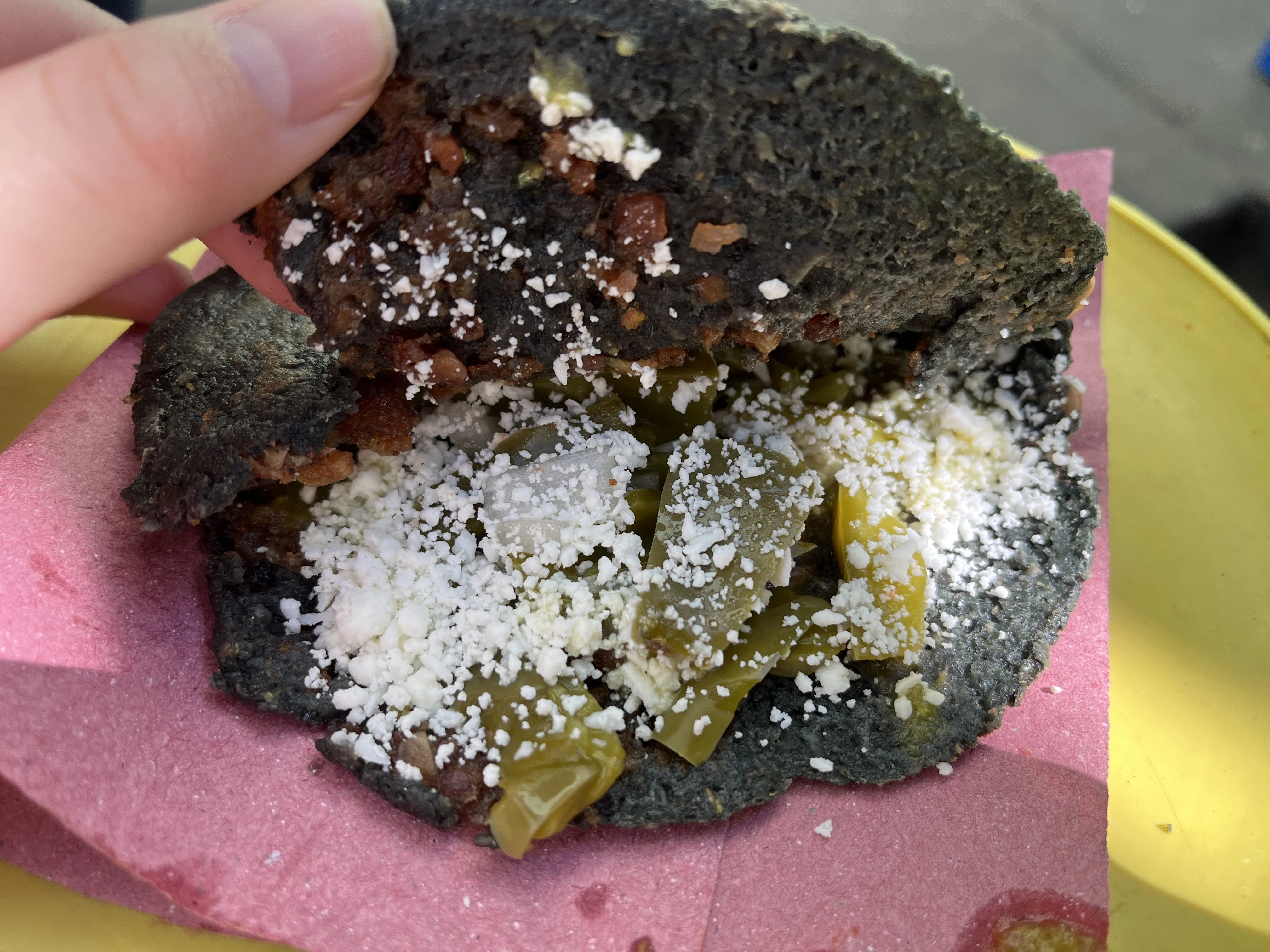 黒タコス コヨアカン市場】念願の「黒いタコス」を発見！サボテン入りの屋台飯と