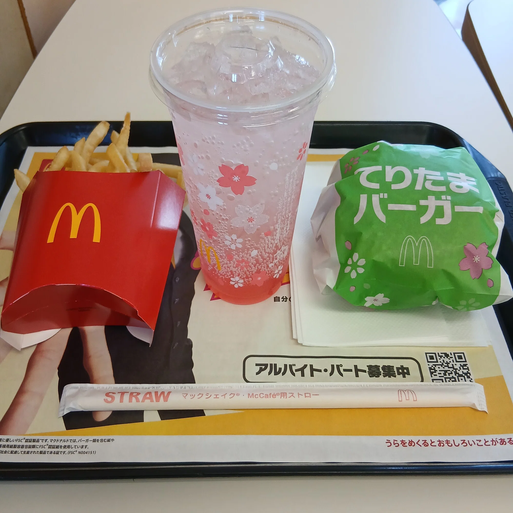 マックフィズ®とちおとめ白桃のカップ使用でぷっくり風シール作り 
