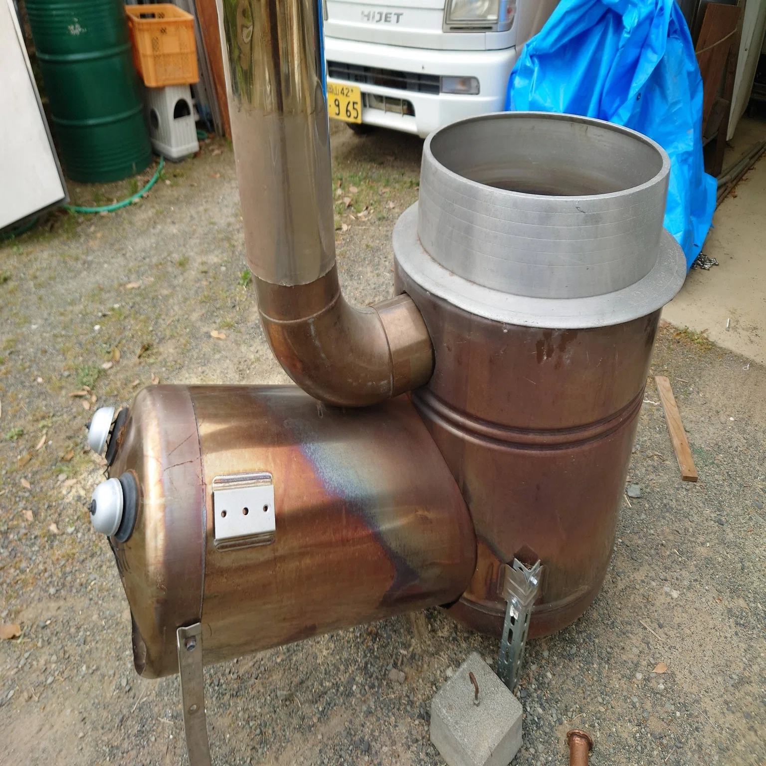 廃物利用DIY】温水器タンクから生まれた「かまど形ストーブ」、お 