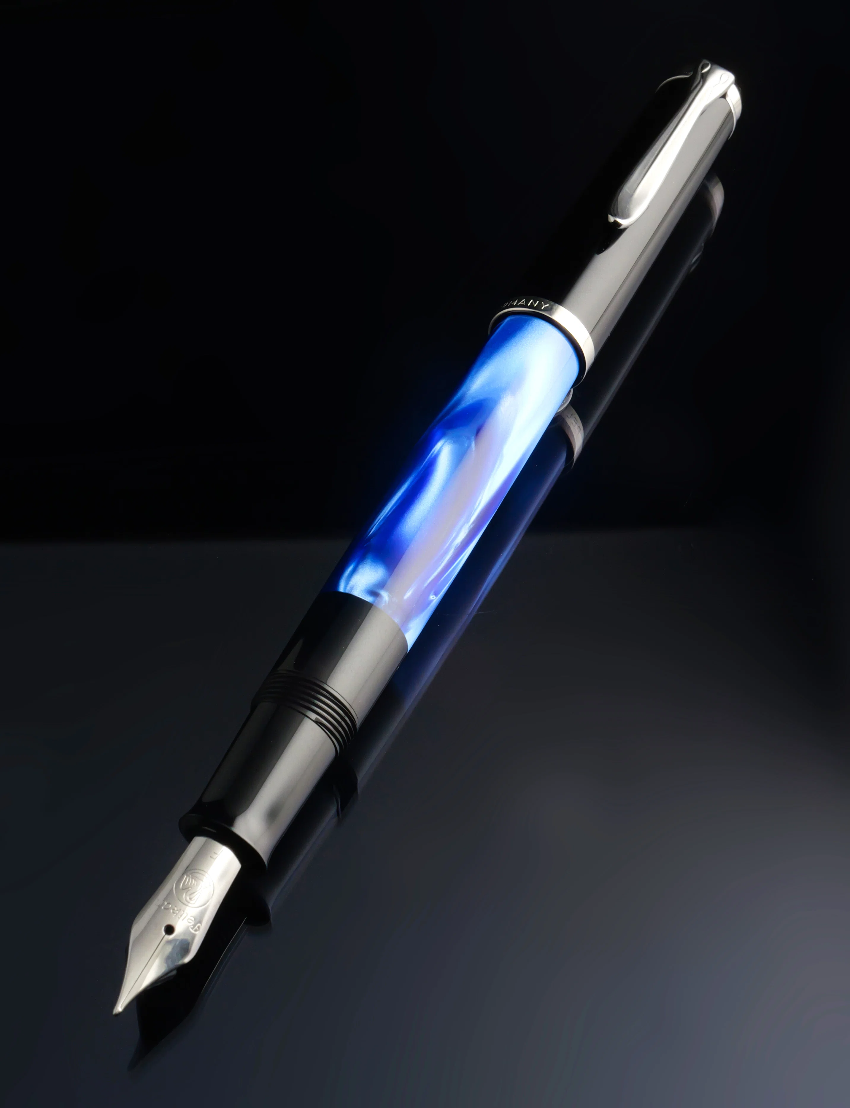 美しさには抗えない - Pelikan Classic M205 Blue Marbled｜Hideo Takehara