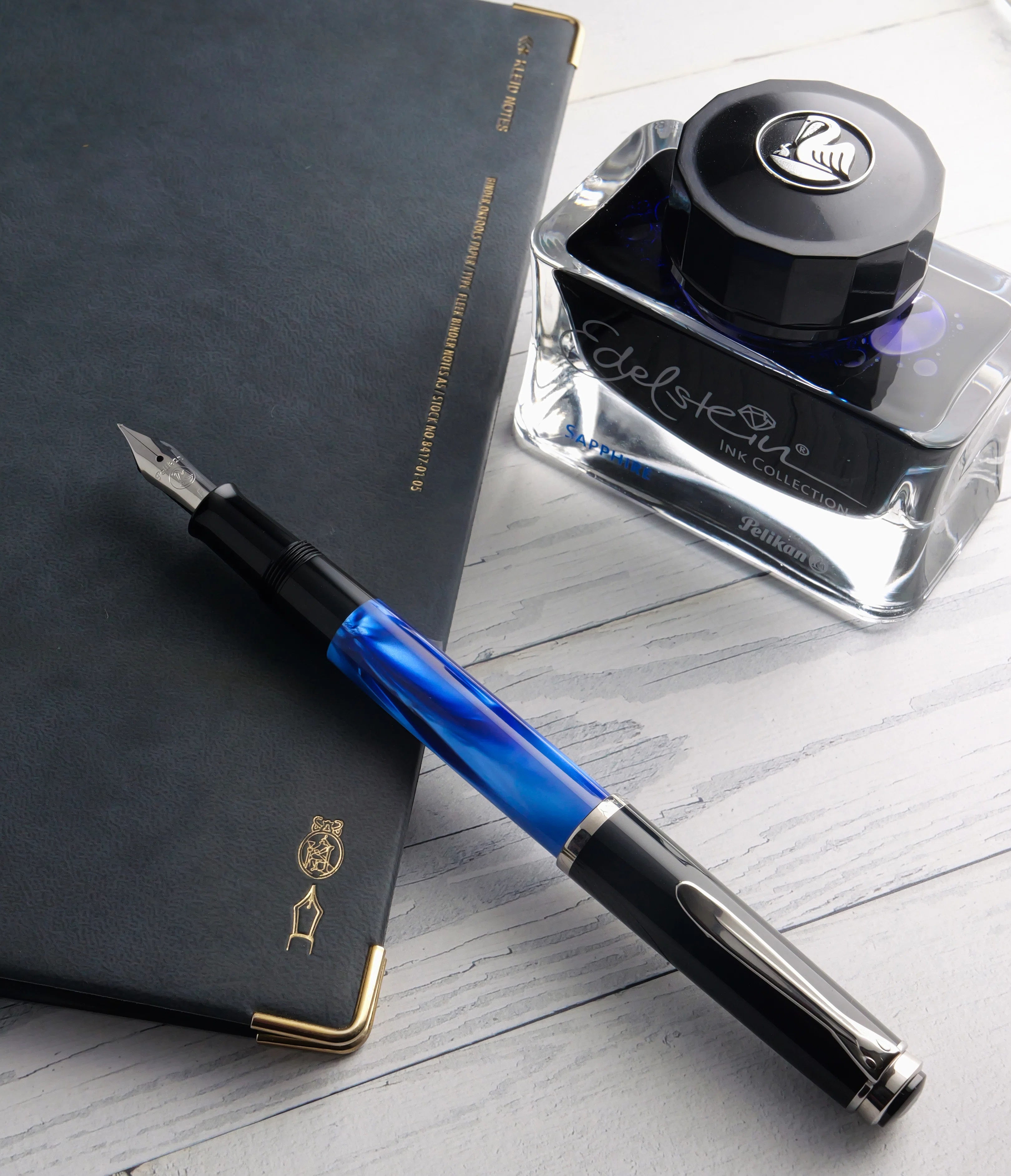 美しさには抗えない - Pelikan Classic M205 Blue Marbled｜Hideo Takehara