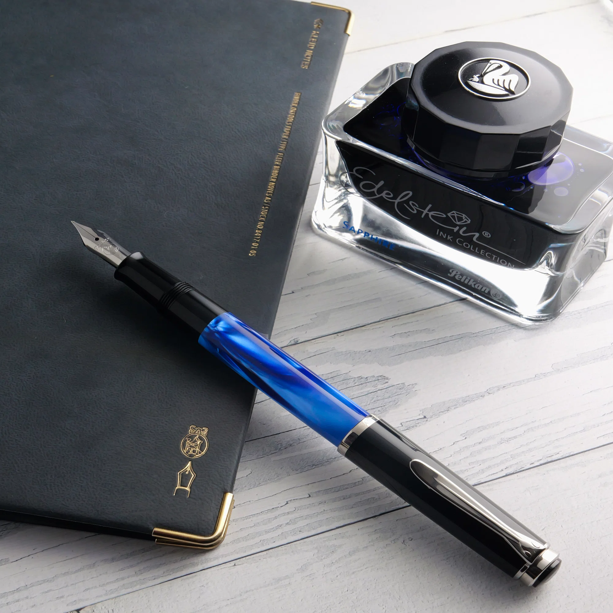 美しさには抗えない - Pelikan Classic M205 Blue Marbled｜Hideo Takehara