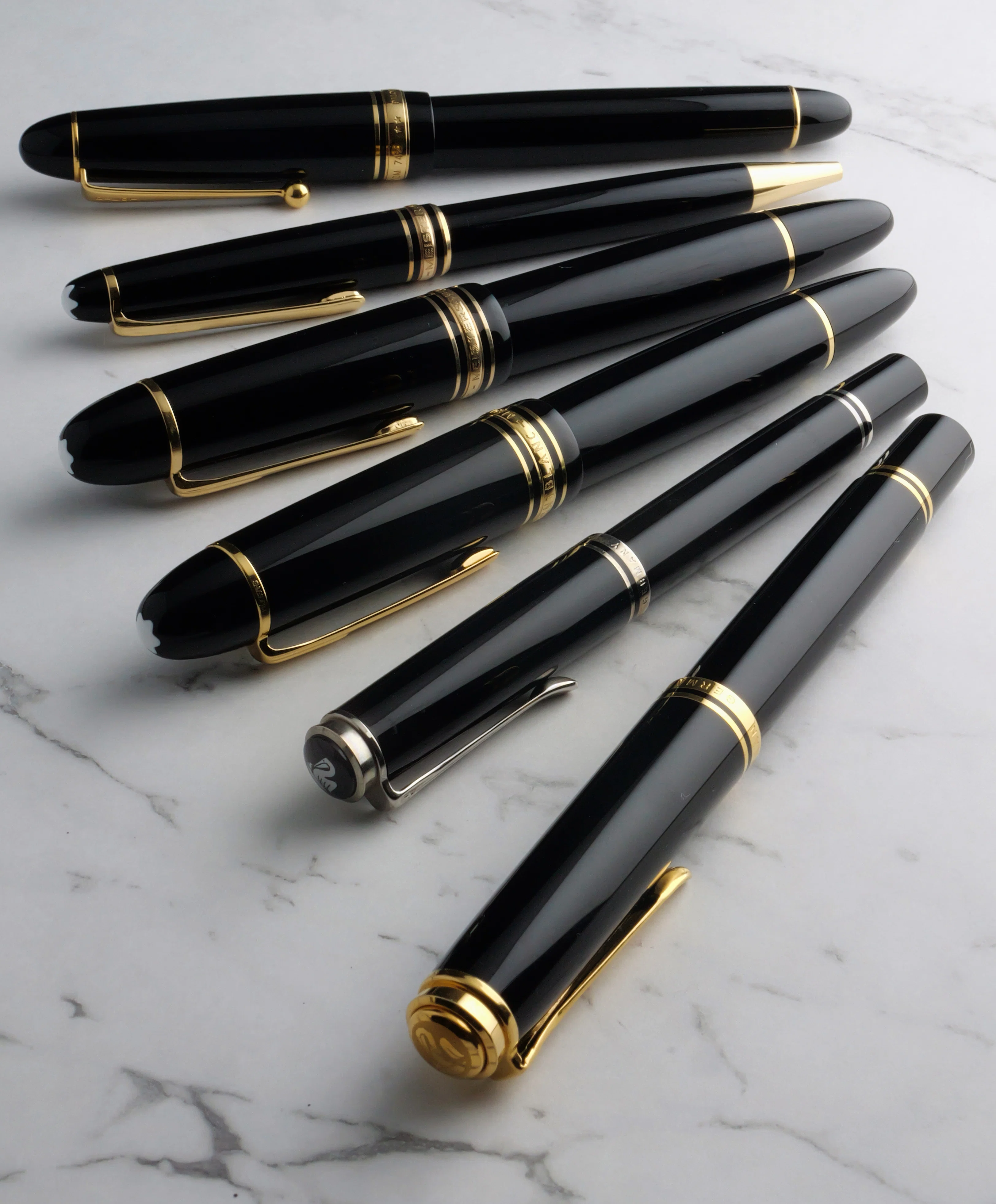 黒軸に宿るエレガンス ― Pelikan Souverän M800 Black｜Hideo Takehara