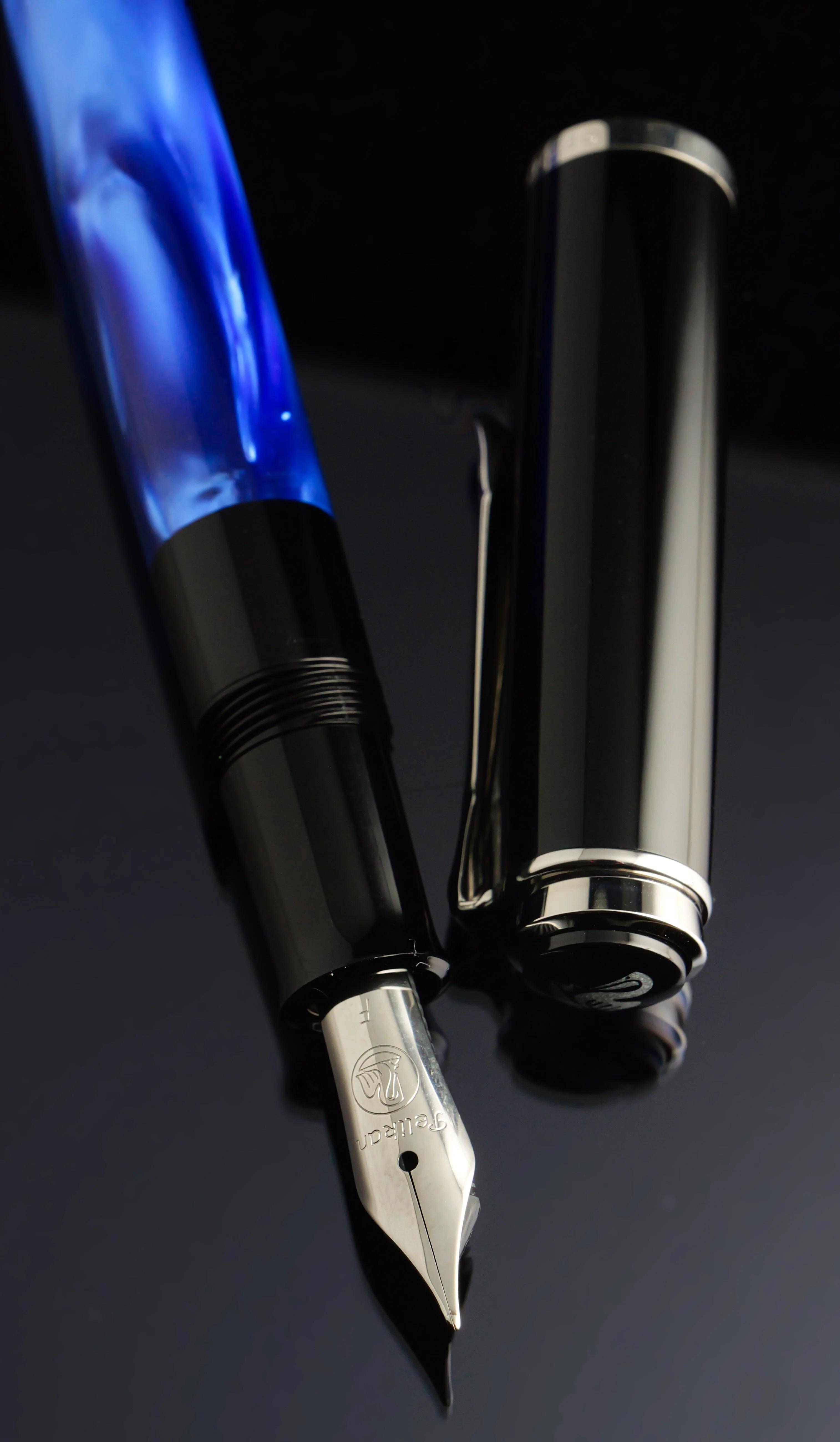 美しさには抗えない - Pelikan Classic M205 Blue Marbled｜Hideo Takehara