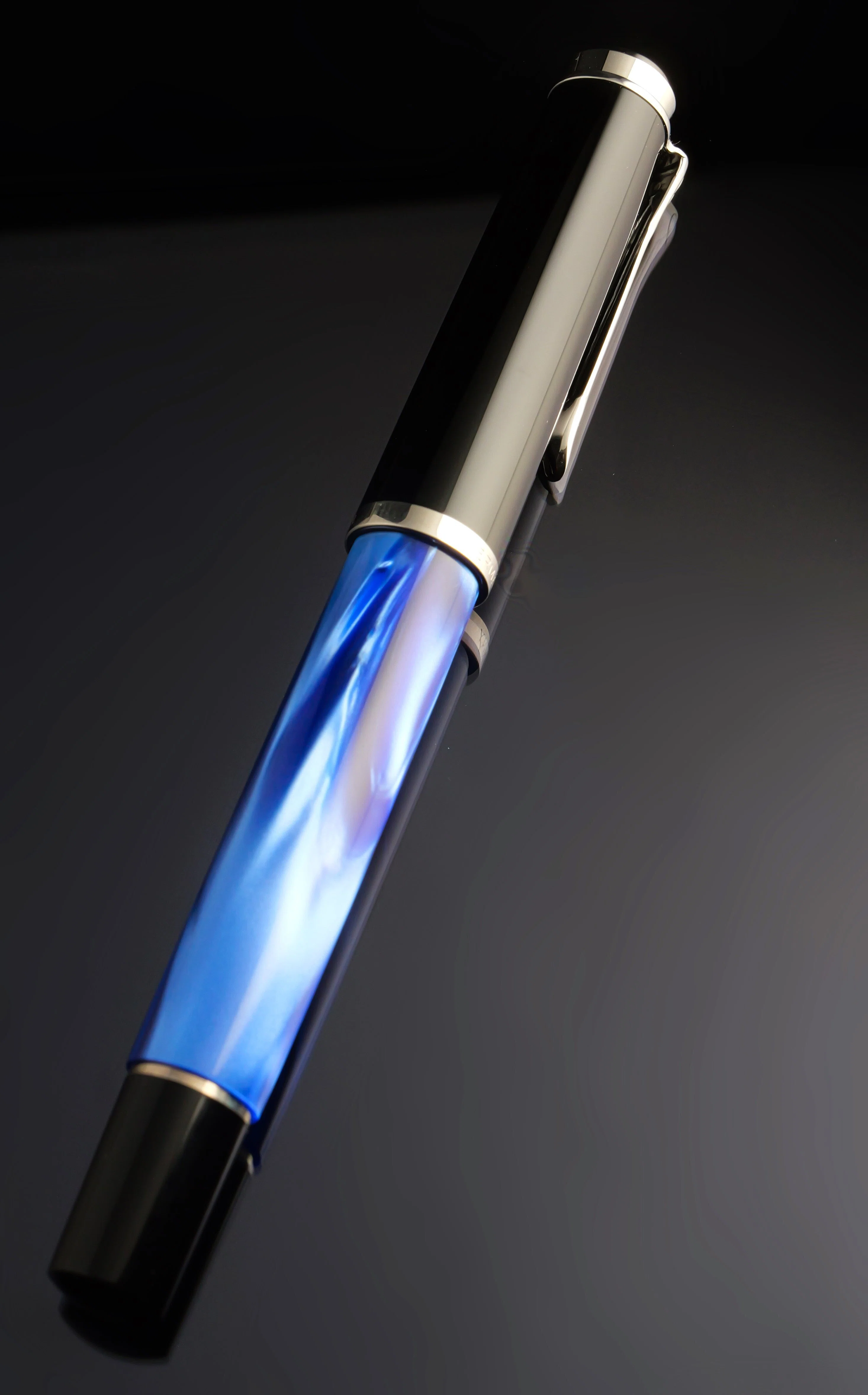 美しさには抗えない - Pelikan Classic M205 Blue Marbled｜Hideo Takehara