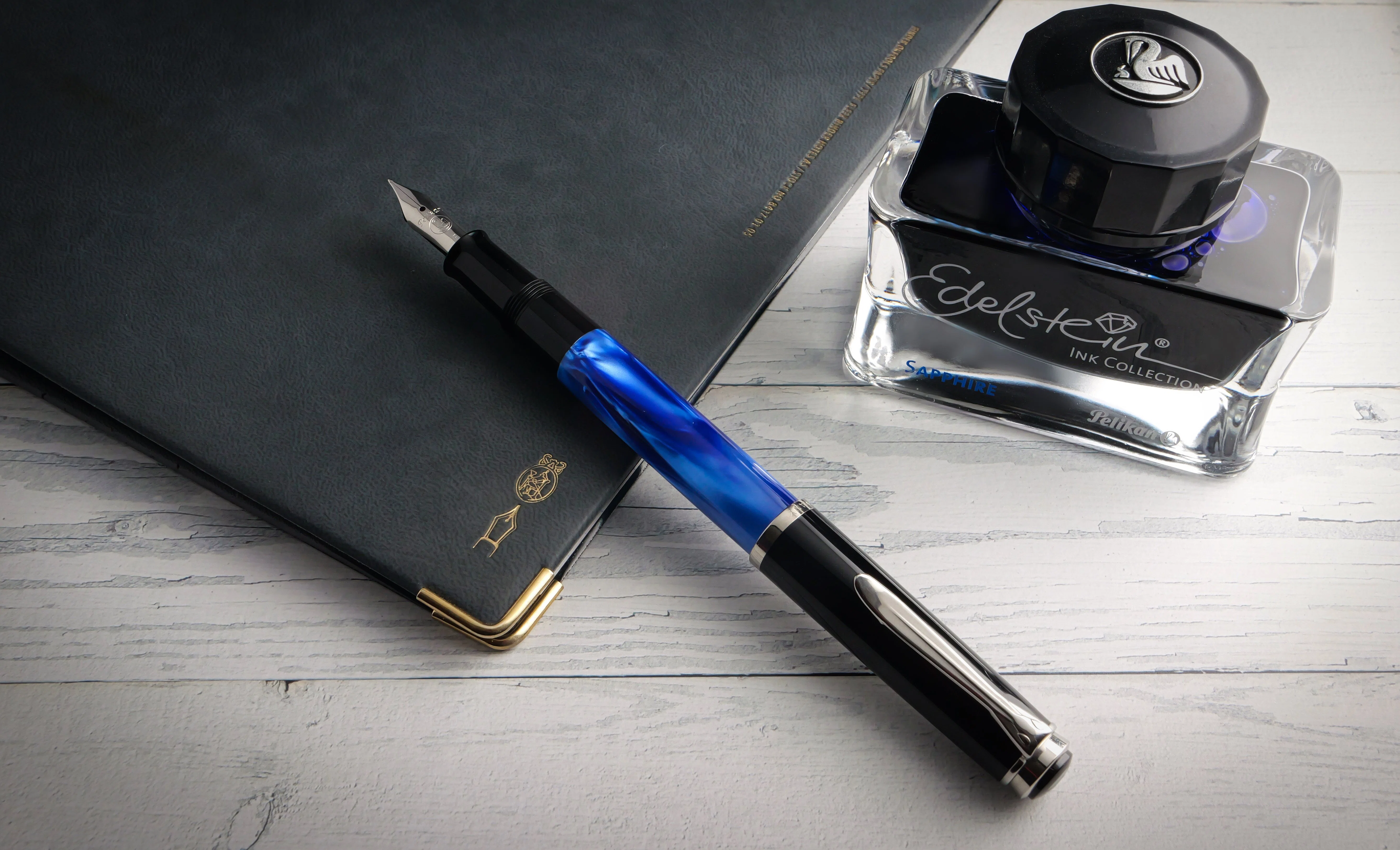 美しさには抗えない - Pelikan Classic M205 Blue Marbled｜Hideo Takehara
