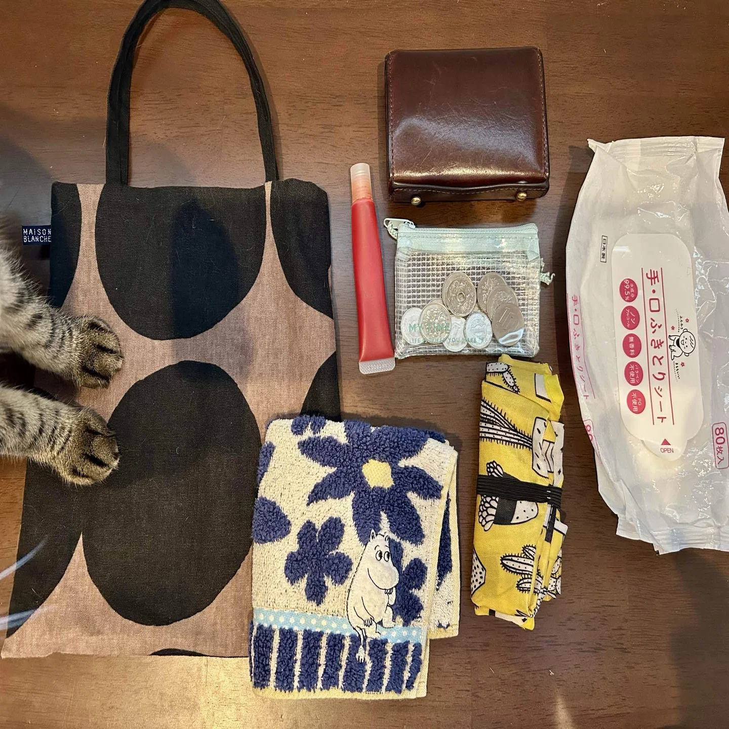 30代事務員｜カバンの中身を紹介したいのに、ほぼ空だった｜牧野いと