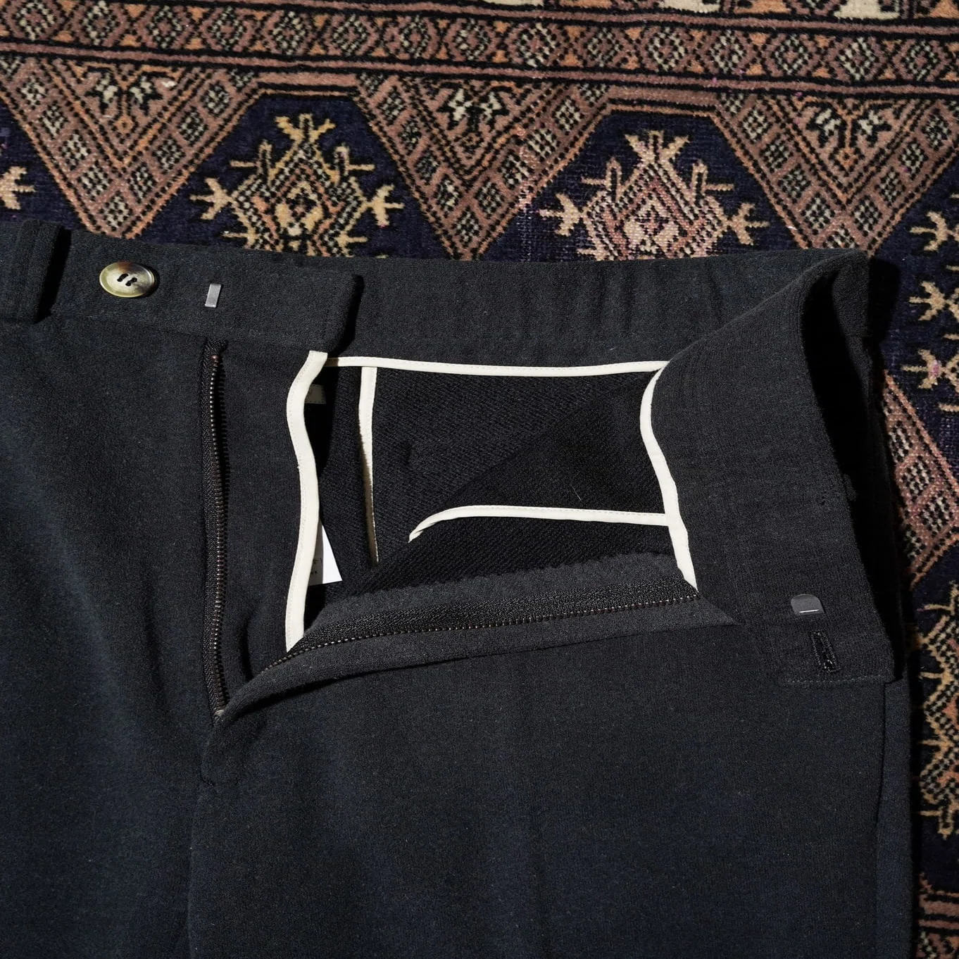 SPORT SLACKSという新ジャンル｜Laurence Journal