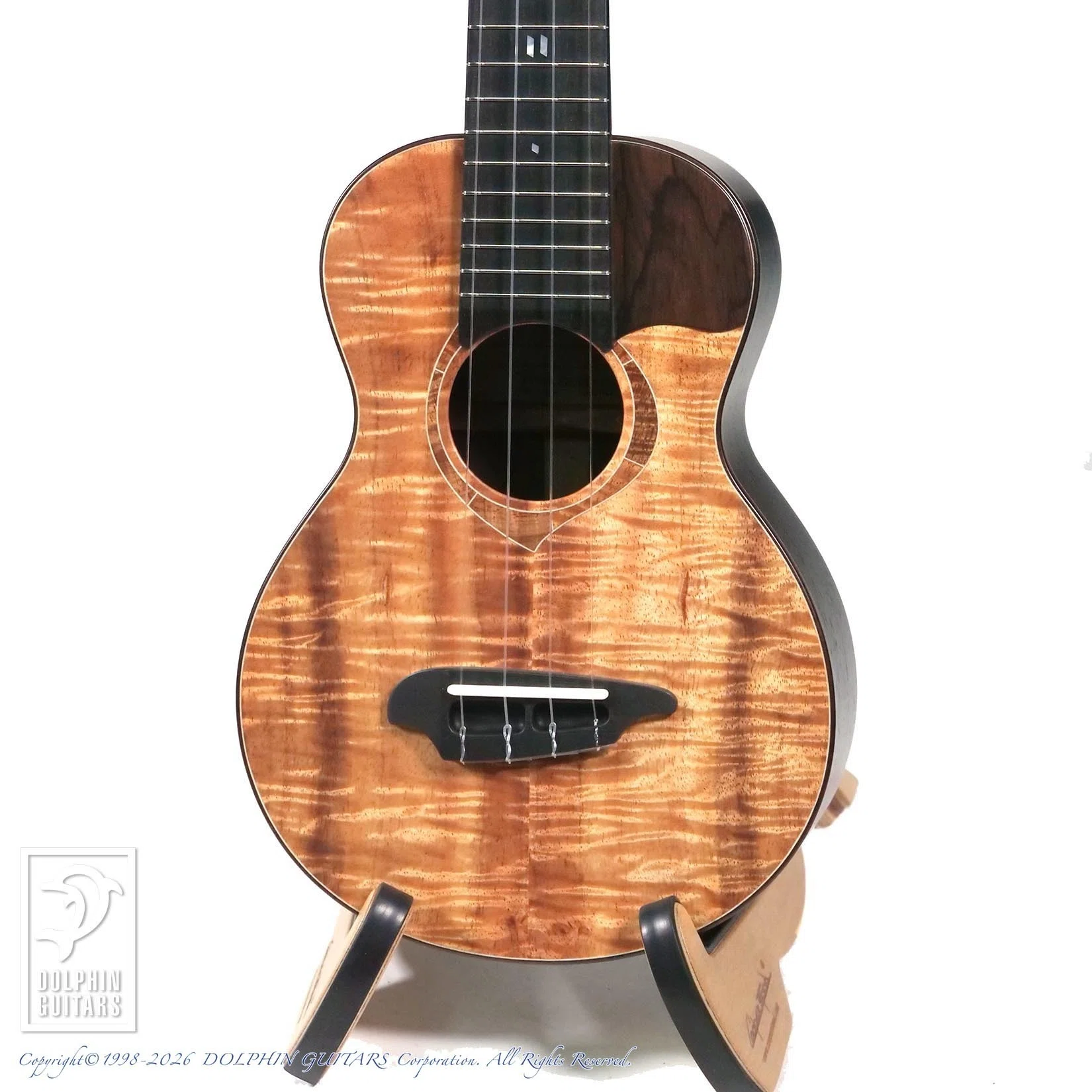 TODA GUITARS ウクレレの魅力に迫る！｜ドルフィンギターズの中の人たち