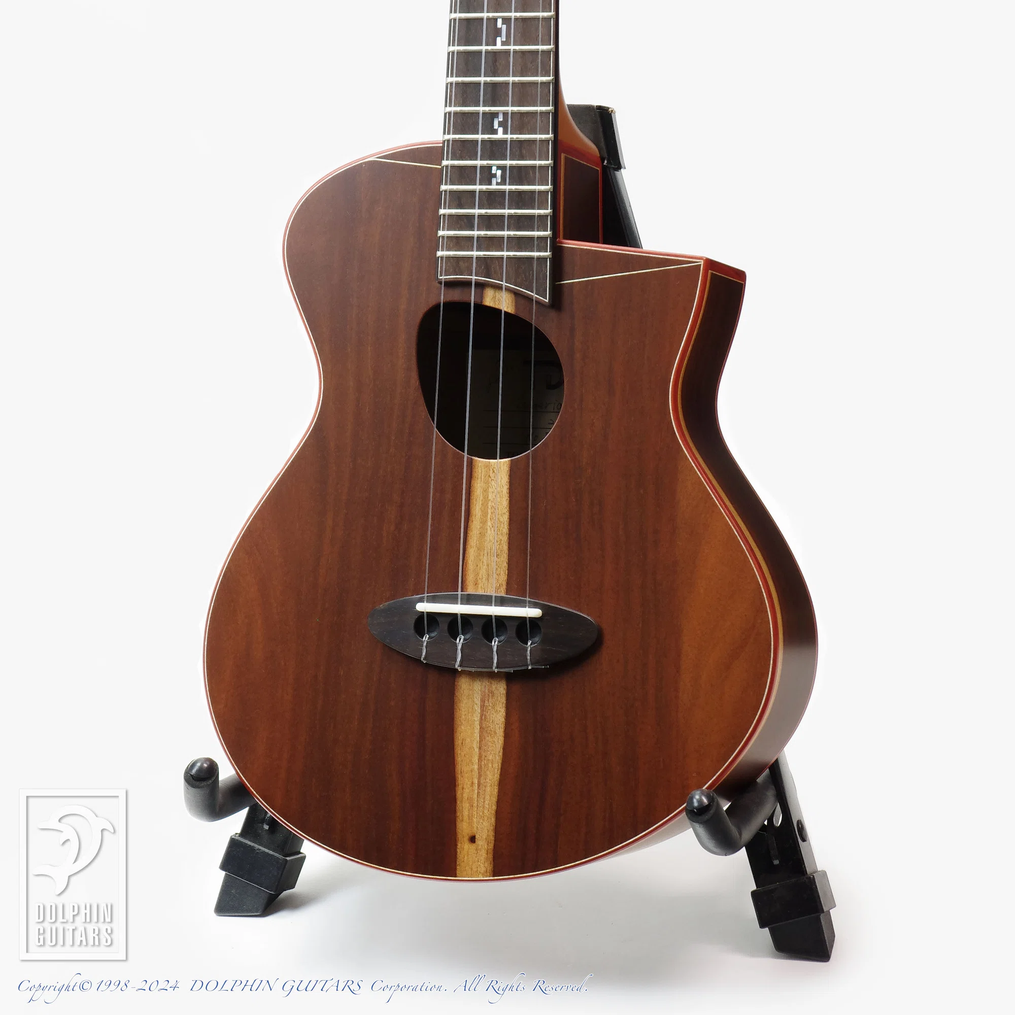 TODA GUITARS ウクレレの魅力に迫る！｜ドルフィンギターズの中の人たち
