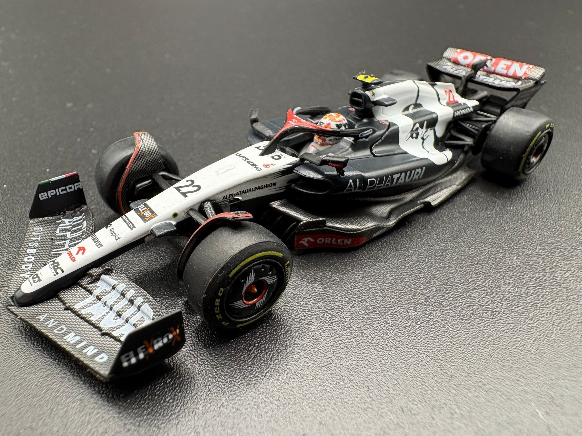 MINI GT 1/64 アルファタウリ AT04 #22 角田 裕毅 2023 F1