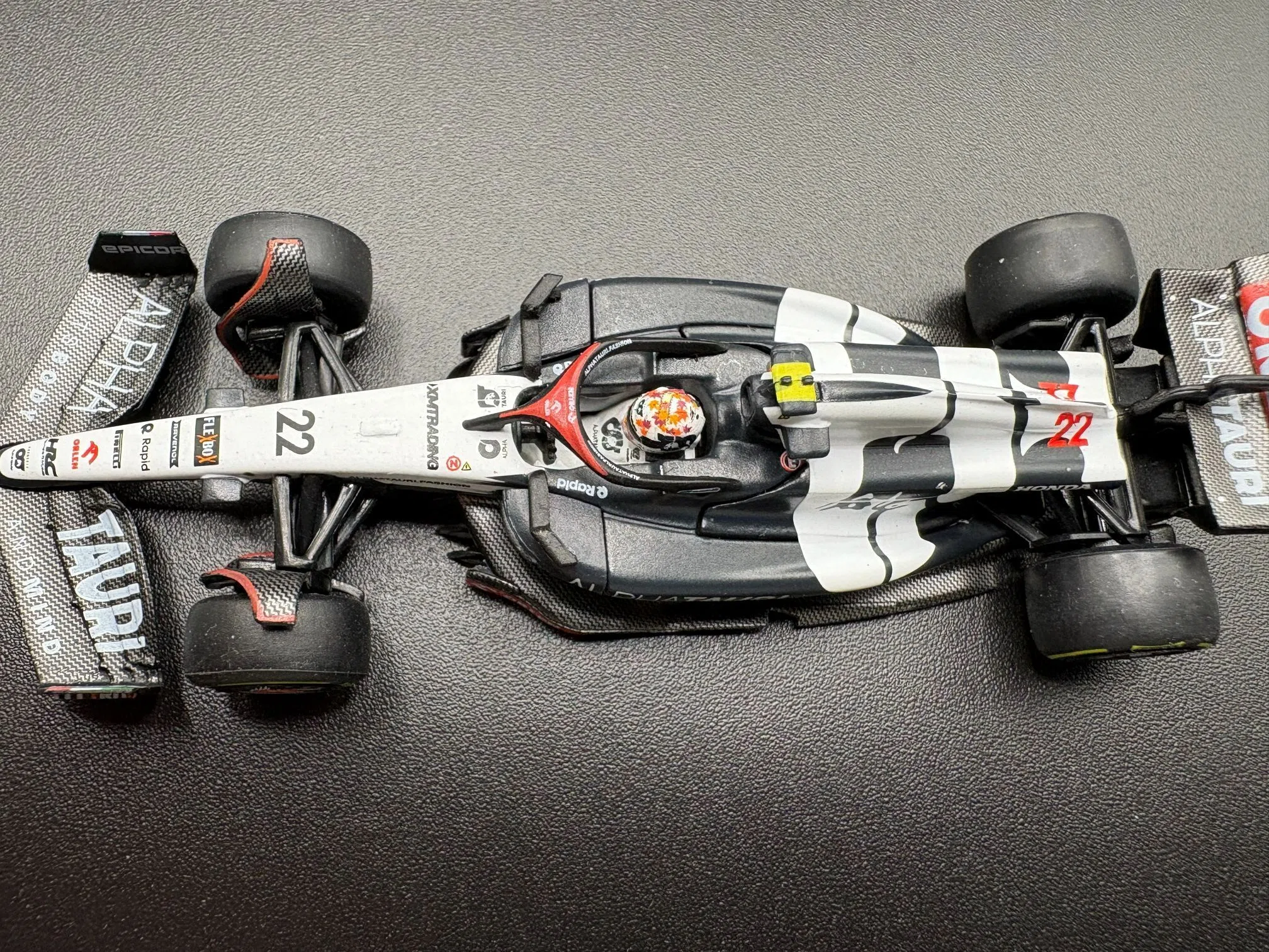 MINI GT 1/64 アルファタウリ AT04 #22 角田 裕毅 2023 F1