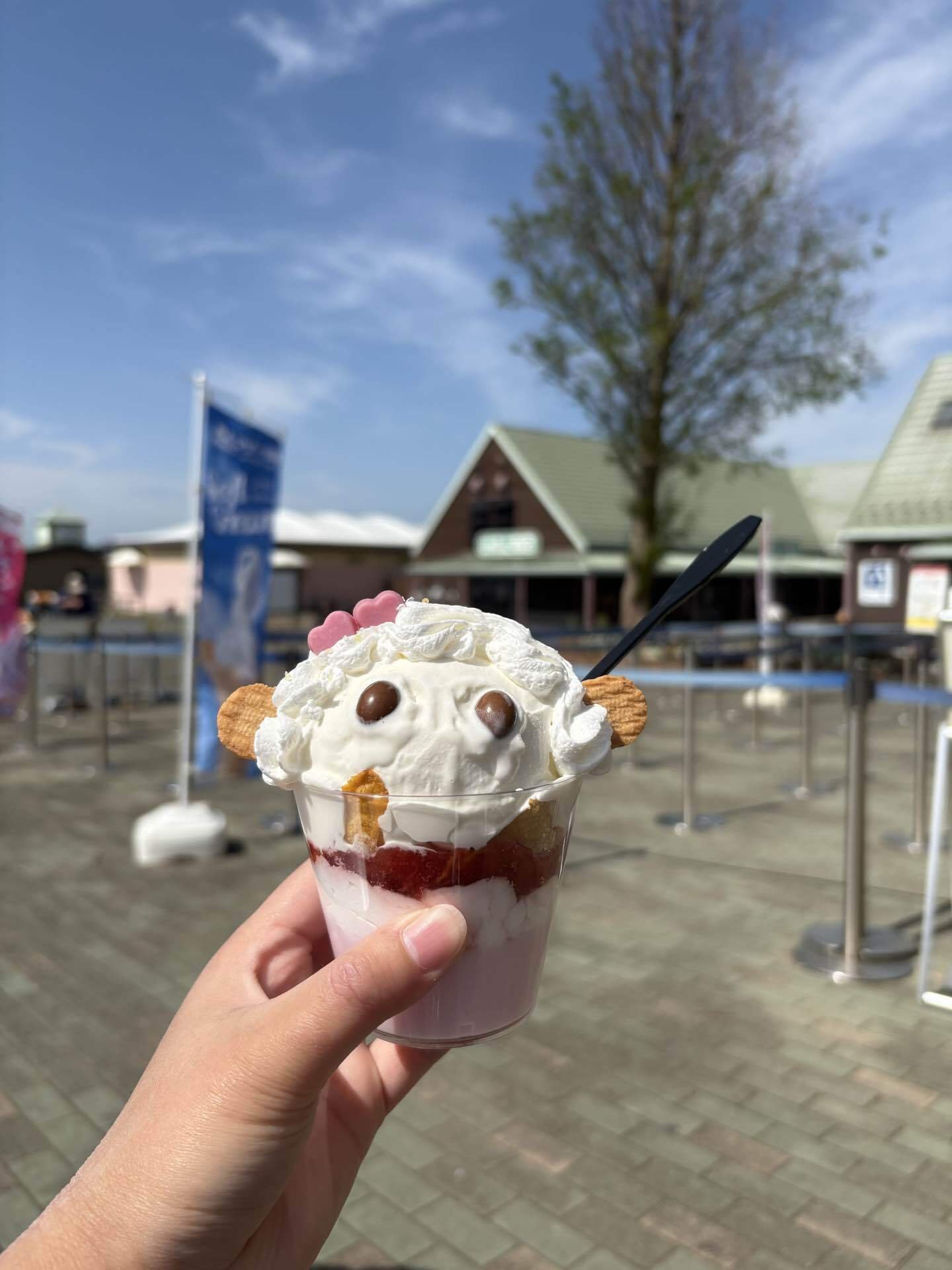 ハローキティ　根付け　マザー牧場　ソフトクリーム Yahoo!オークション - ハローキティ ご当地 根付 マザー牧場 ソフトク