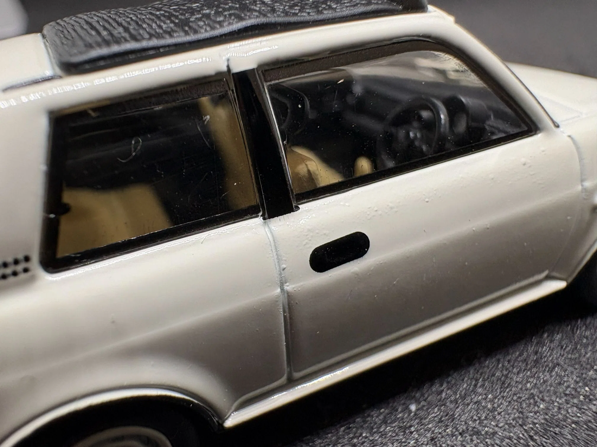 トミカリミテッドヴィンテージ NEO LV-N107a 日産 Be-1 バッグつき（白