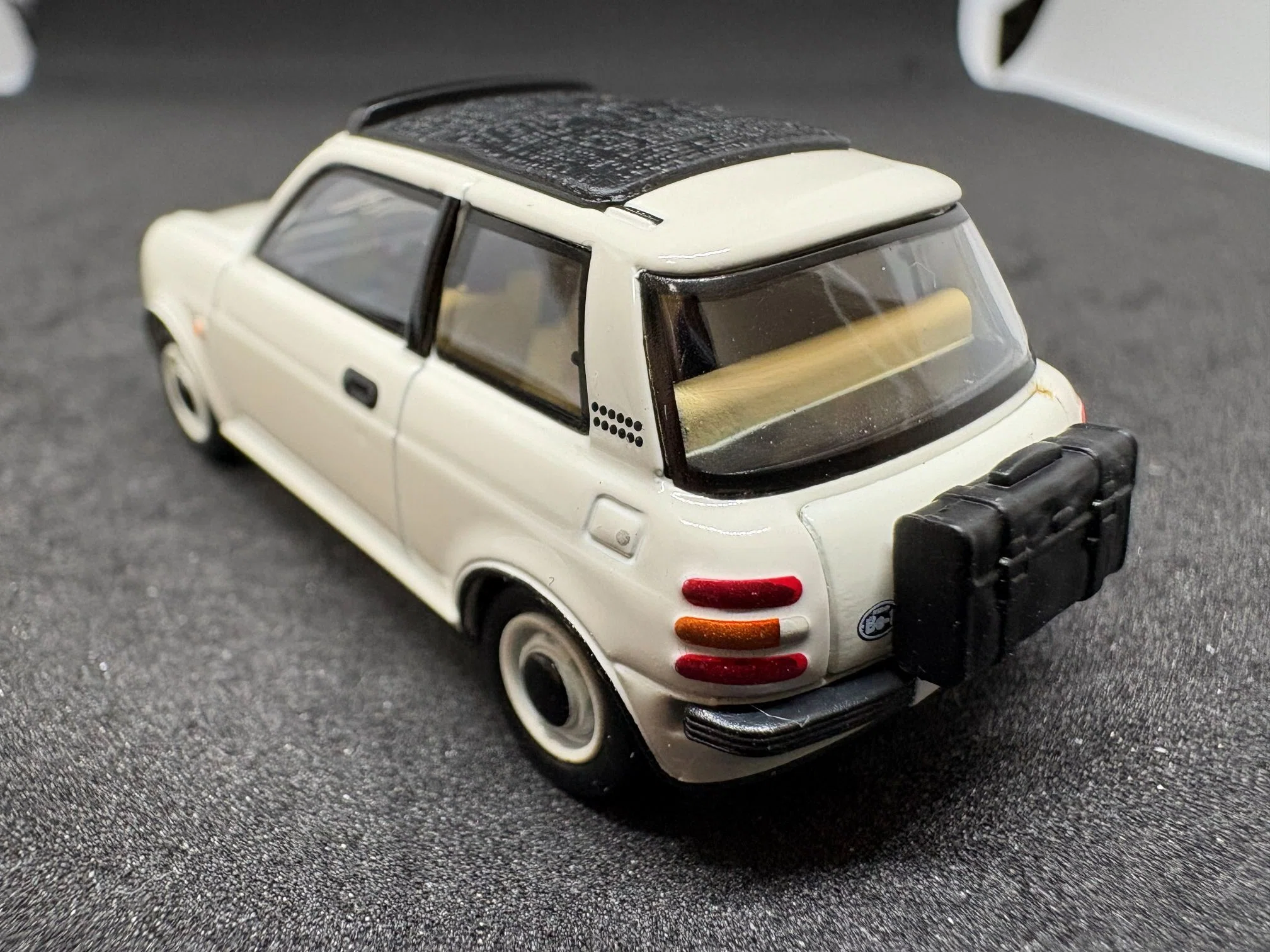 トミカリミテッドヴィンテージ NEO LV-N107a 日産 Be-1 バッグつき（白