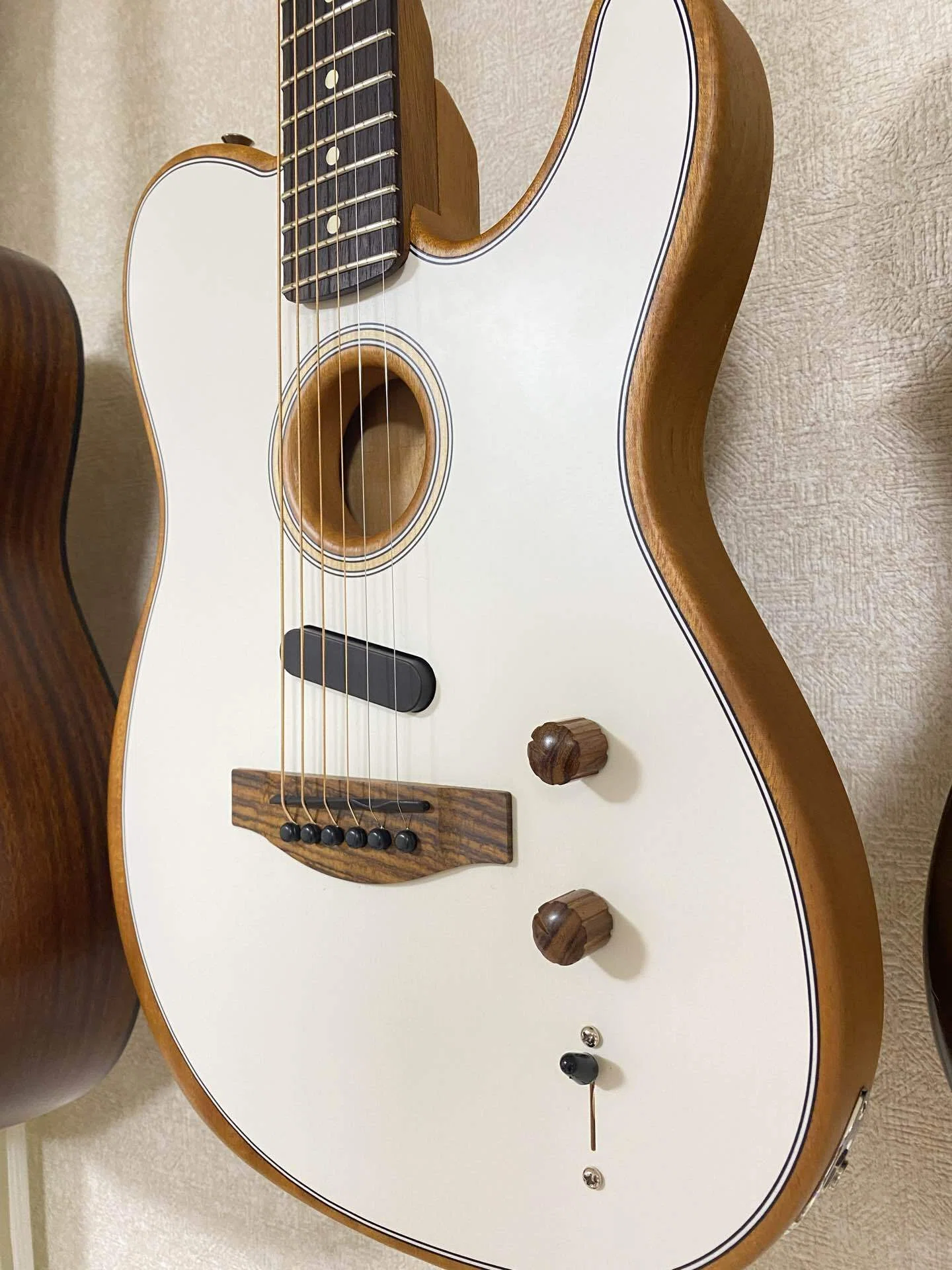 FenderのAcoustasonic｜WA2