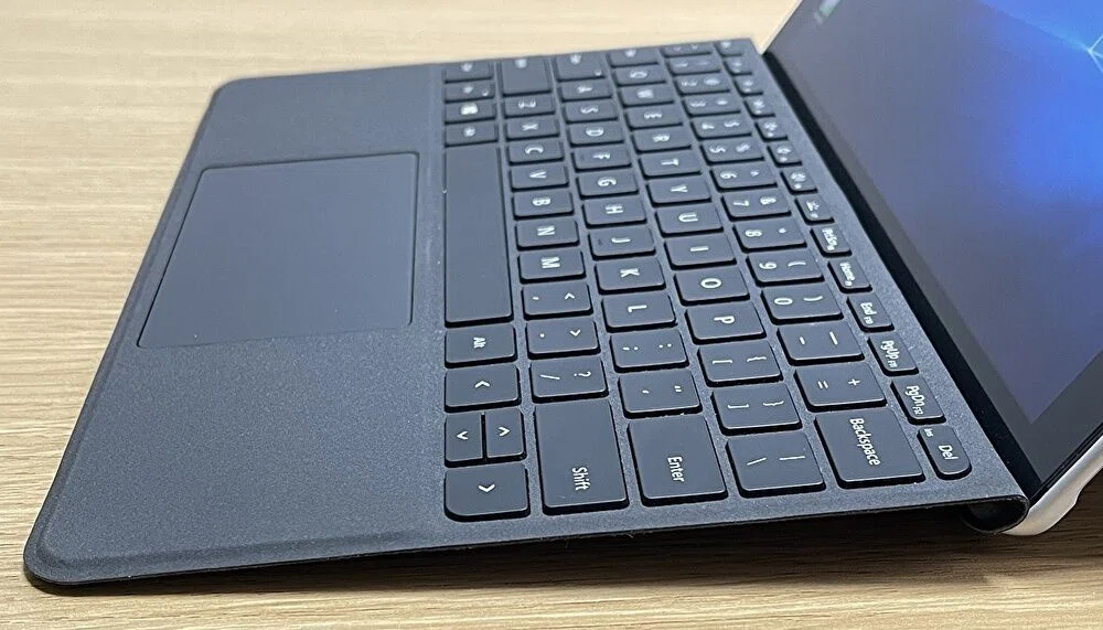 Surface Go 2 中古、Core m3-8100Y、メモリ 8GBモデルが買い時か。単体