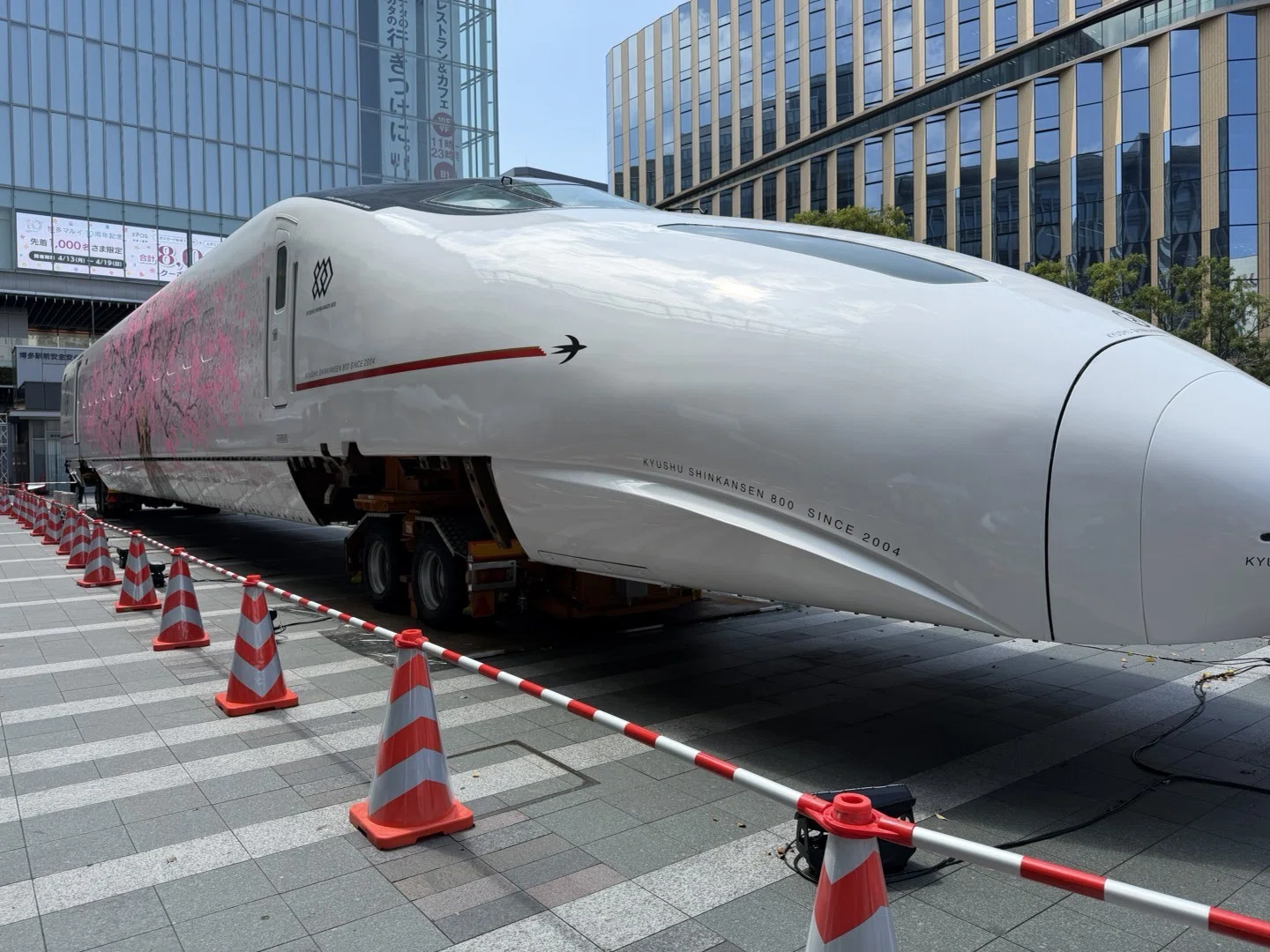 2026年4月16日（木）、期間限定の博多駅に新幹線展示の『つばめ大冒険