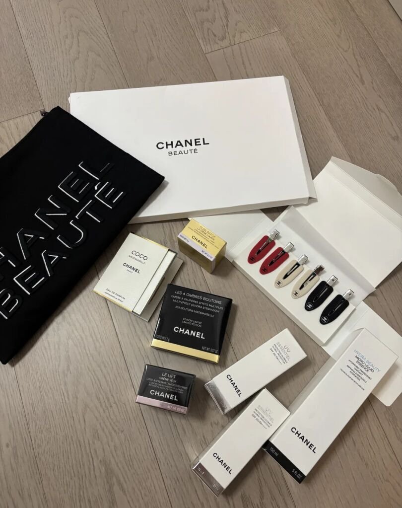 CHANEL 顧客用　ギフト　フィギュア　ミニノート 2026最新】シャネルのギフトが豪華すぎる？実際にもらって分かった本音