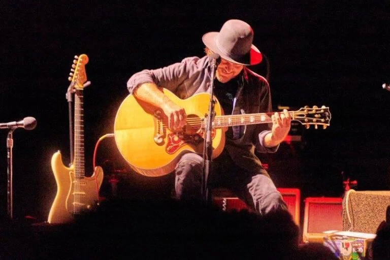 Eddie Vedder's First Solo Japan Tour Report: A Meaningful Journey