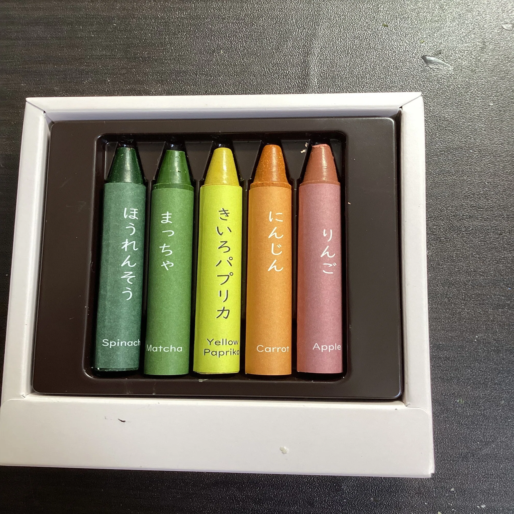 5色で110円だったおやさいクレヨンを買ってみた【画材レビュー】｜小林 