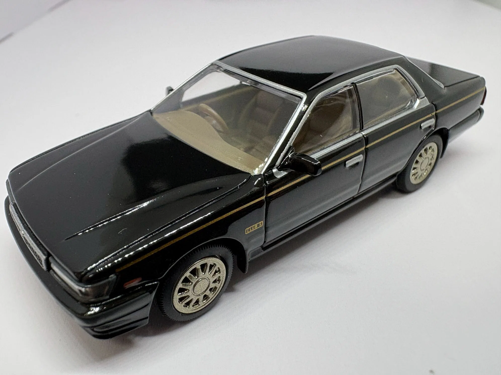 トミカリミテッドヴィンテージ NEO LV-N238a 日産ローレル ツインカム