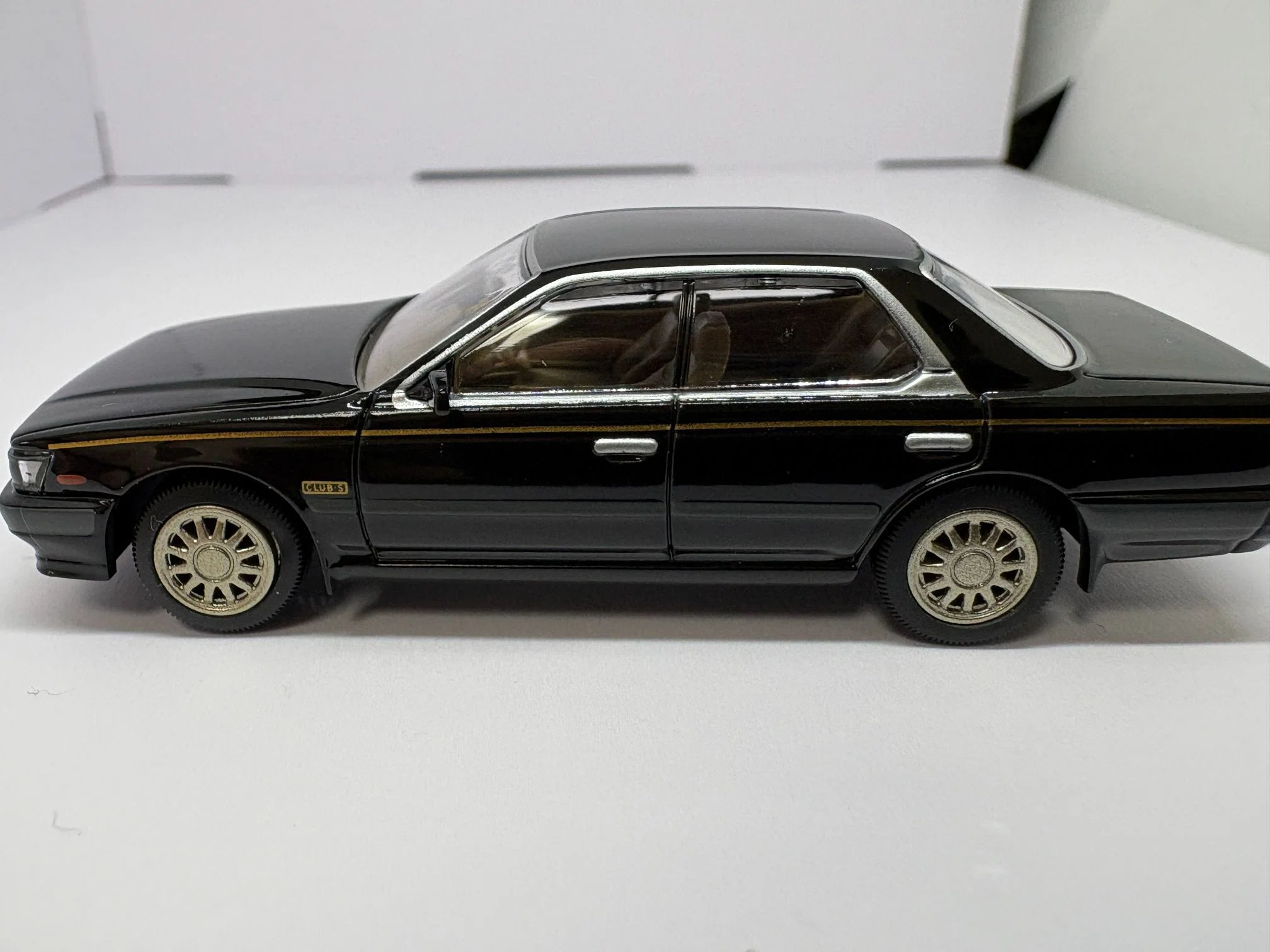 トミカリミテッドヴィンテージ NEO LV-N238a 日産ローレル ツインカム