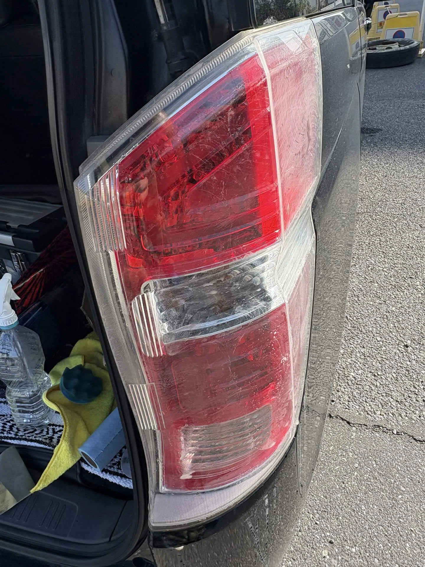 ヘッドライトの次は、テールランプの傷を消した話。｜元メカニックの車 