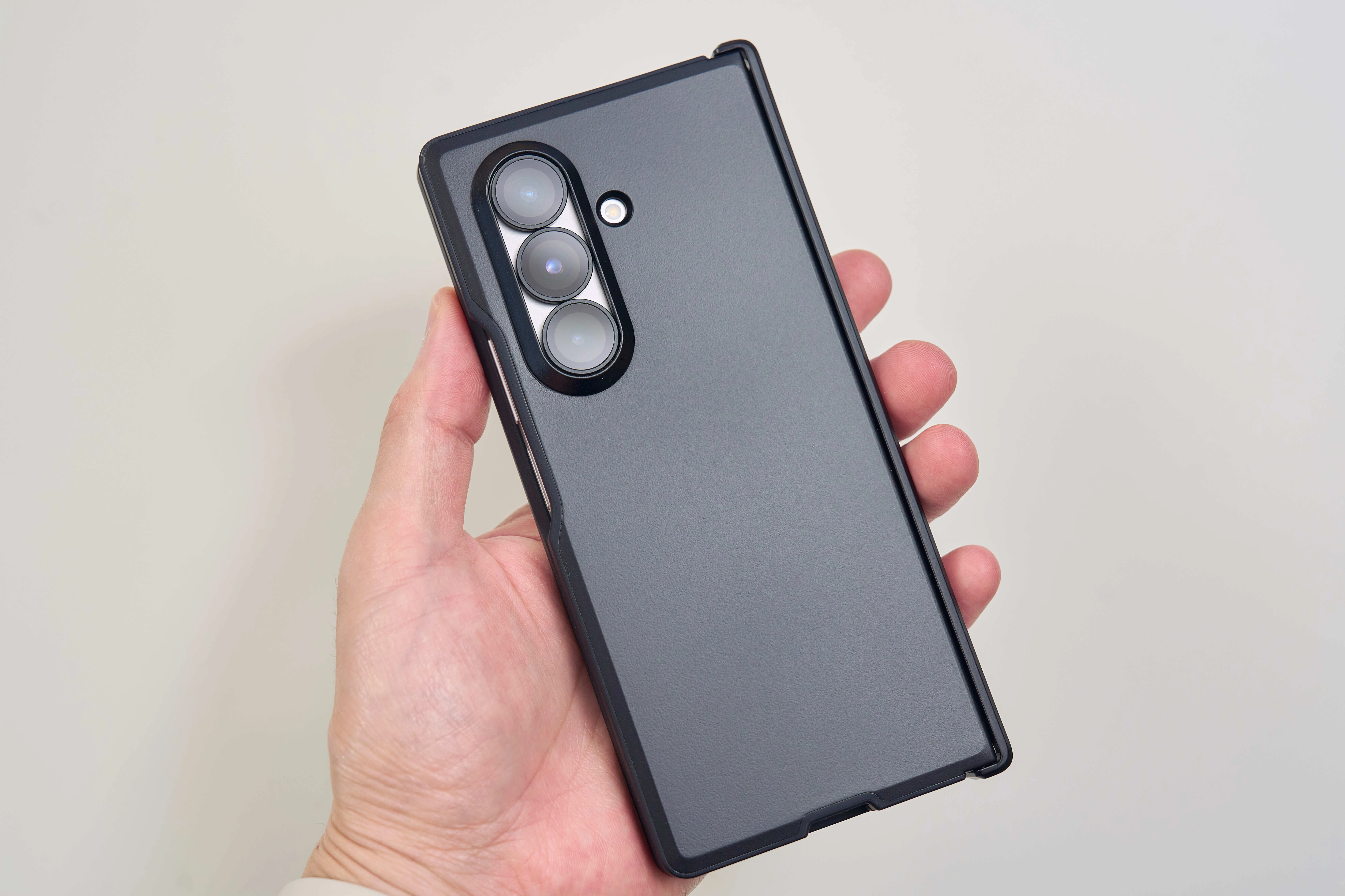 新品未開封テープ付き)DUAL EVOLUTION プロモパックなし Galaxy Z Fold7、月額830円で買ったので守りも全部Spigenで固めてみた