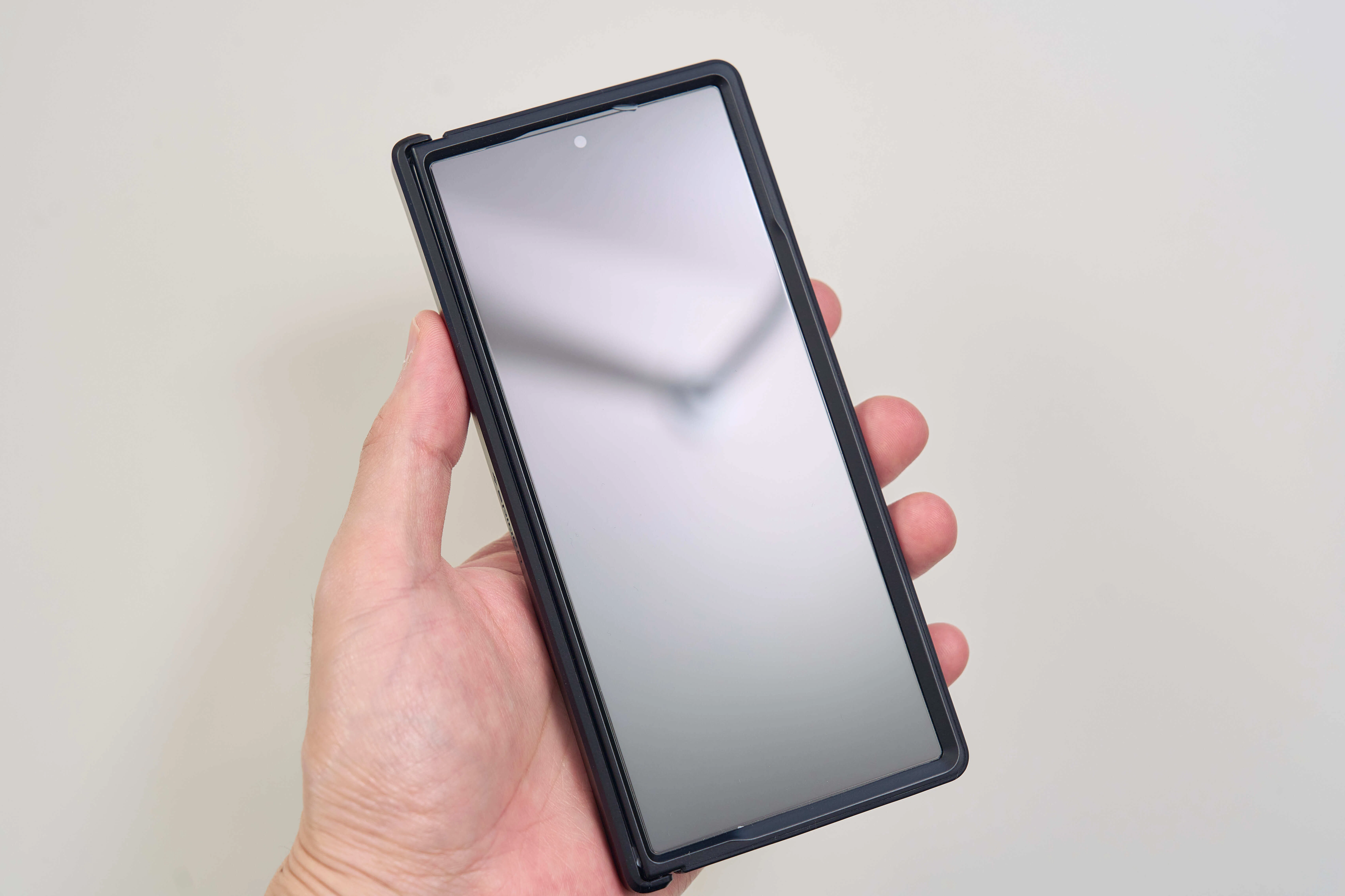 Galaxy Z Fold7、月額830円で買ったので守りも全部Spigenで固めてみた