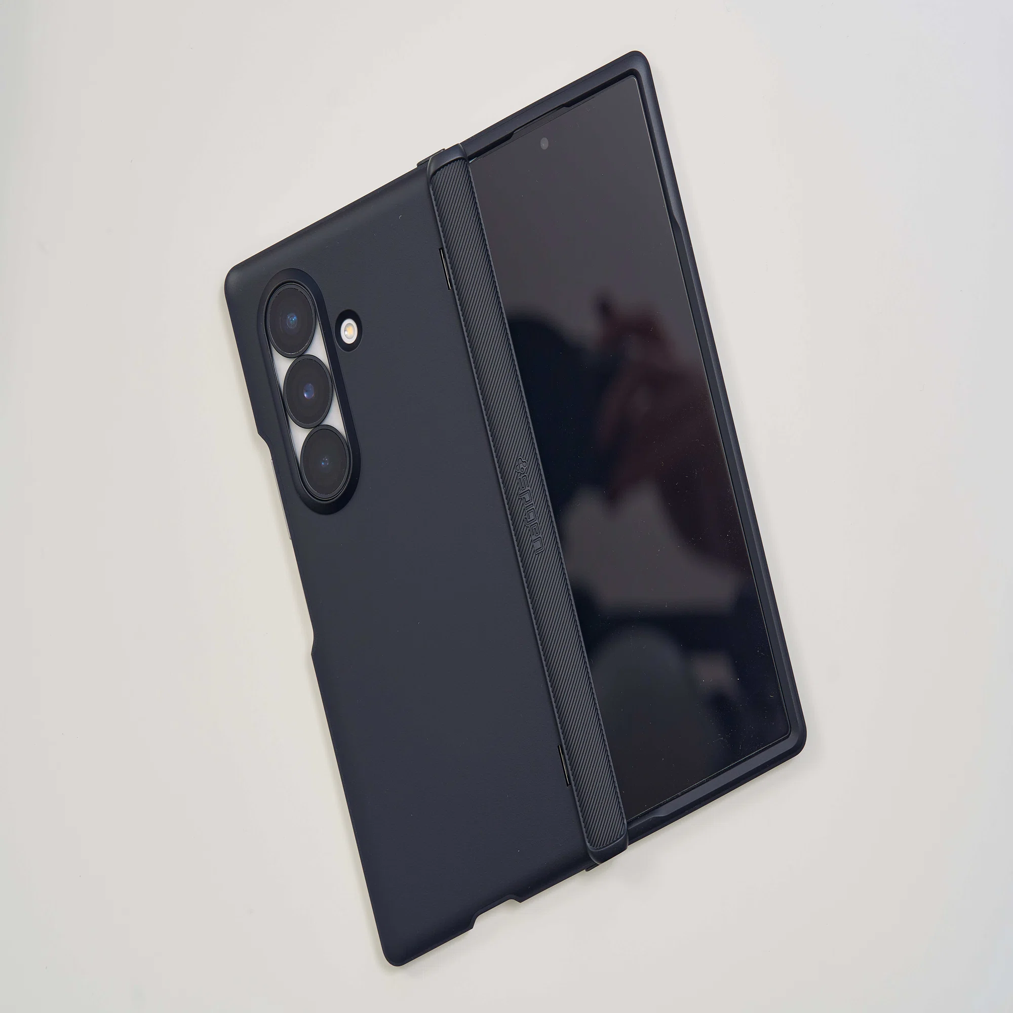 Galaxy Z Fold7、月額830円で買ったので守りも全部Spigenで固めてみた 