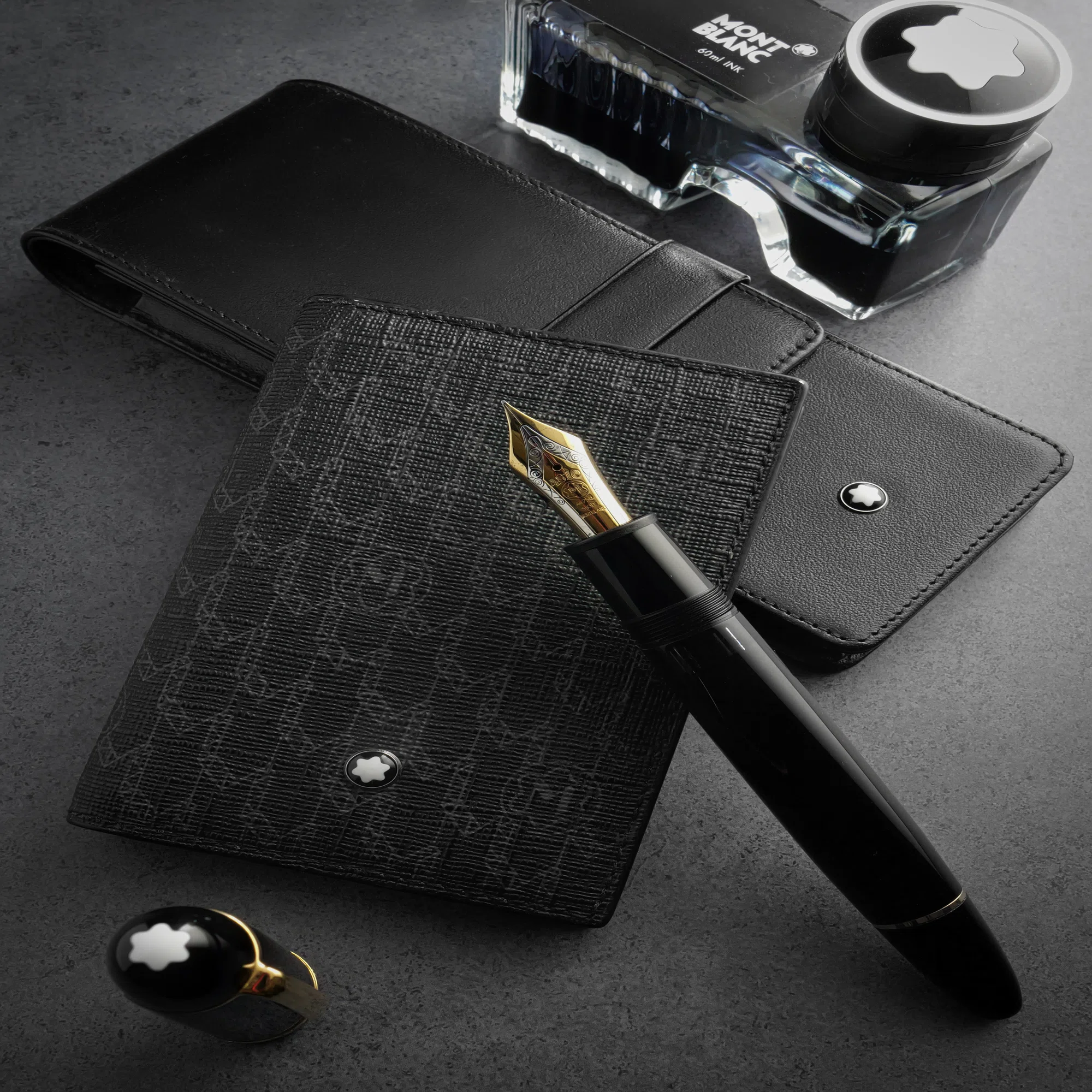 虚栄心を満たす設計か？ - Montblanc NightFlight Signature Card 