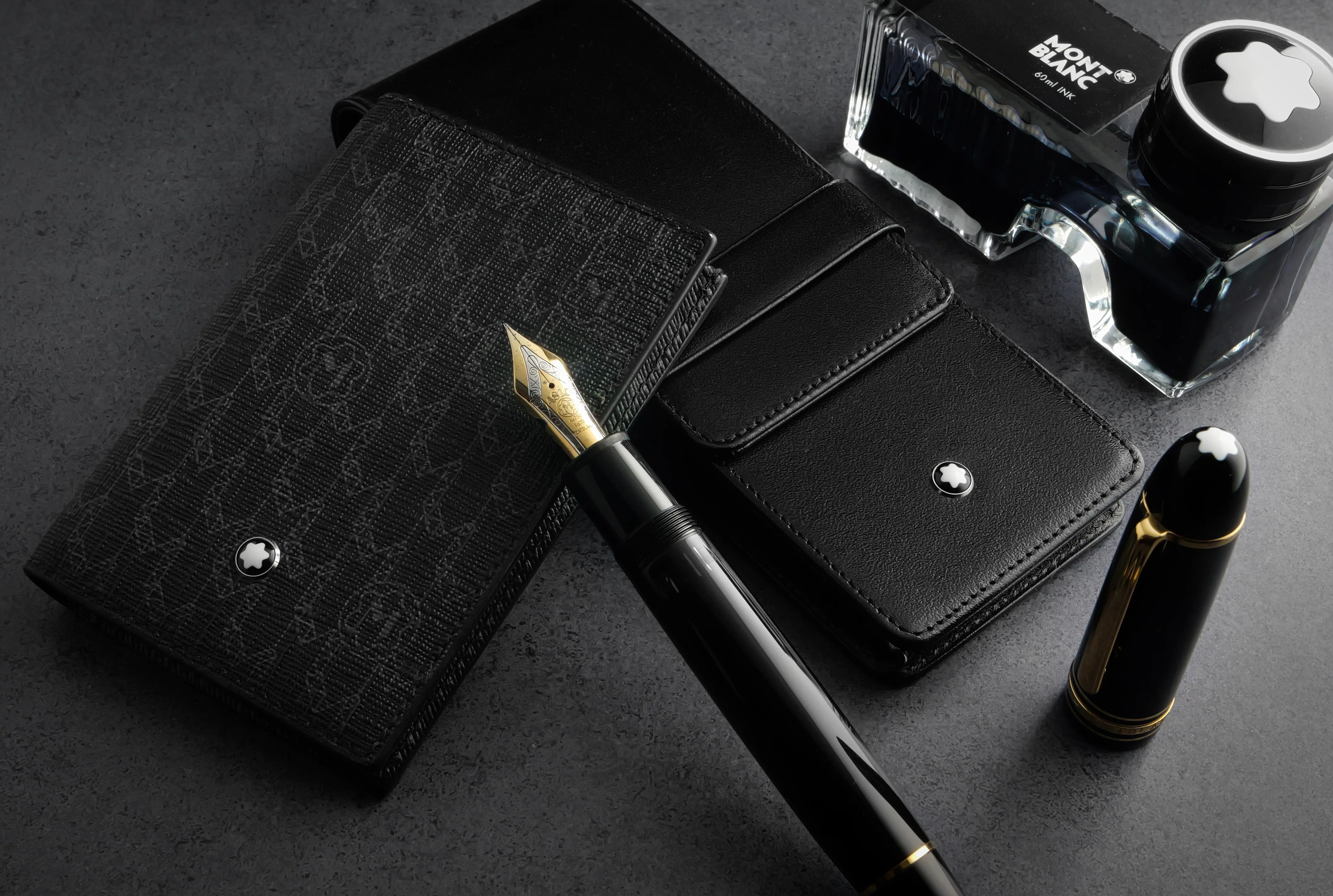 虚栄心を満たす設計か？ - Montblanc NightFlight Signature Card