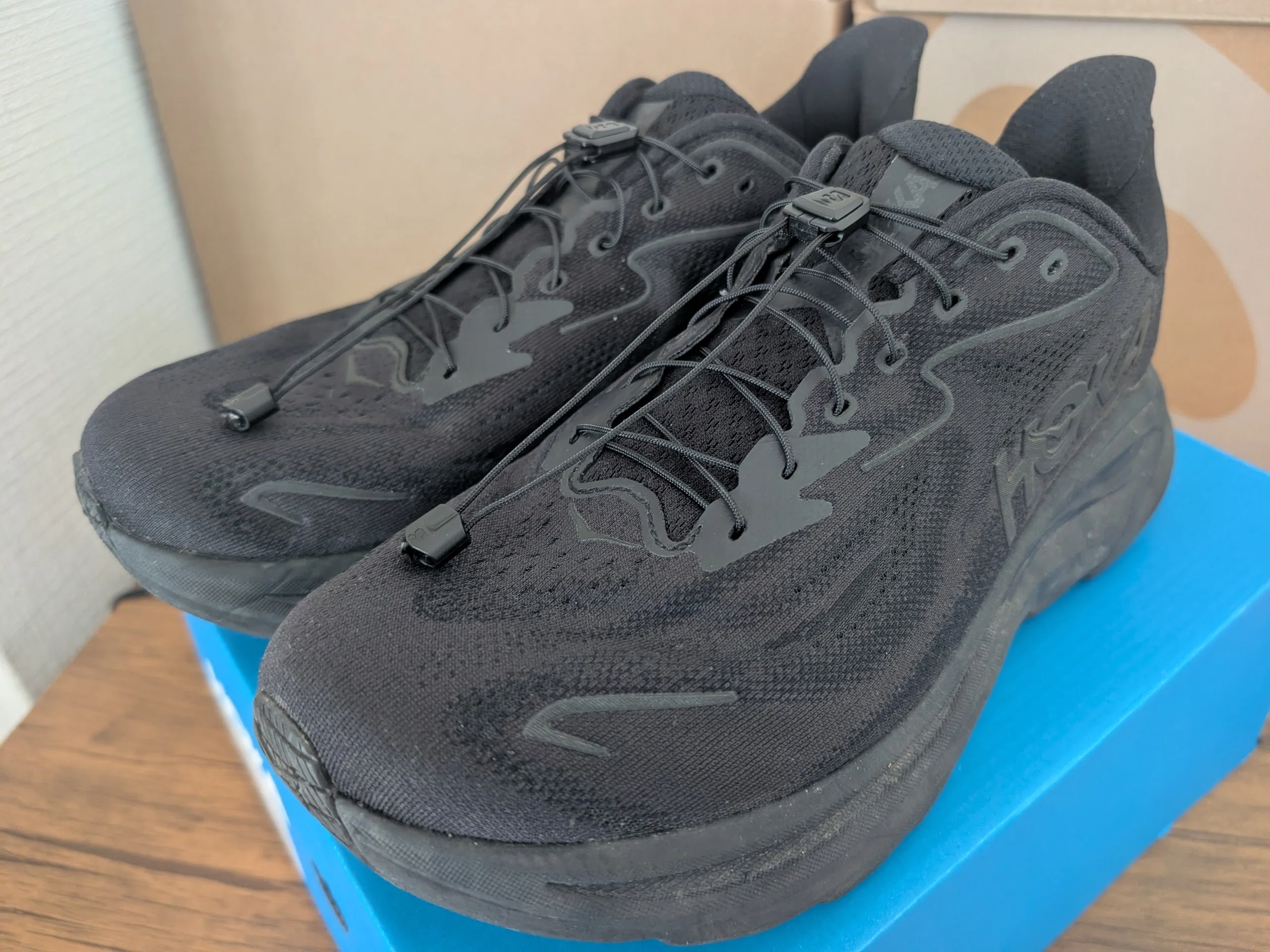 HOKAシューズの靴紐をサロモンのクイックレースに交換してみた！｜無職