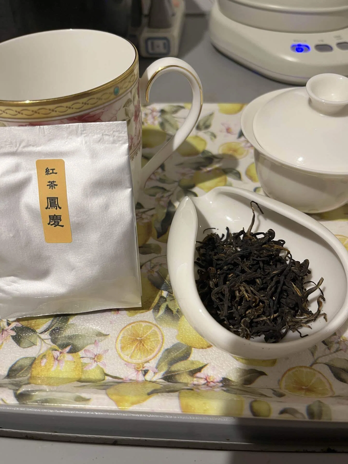中国紅茶の鳳慶を淹れる｜夜暮こみち