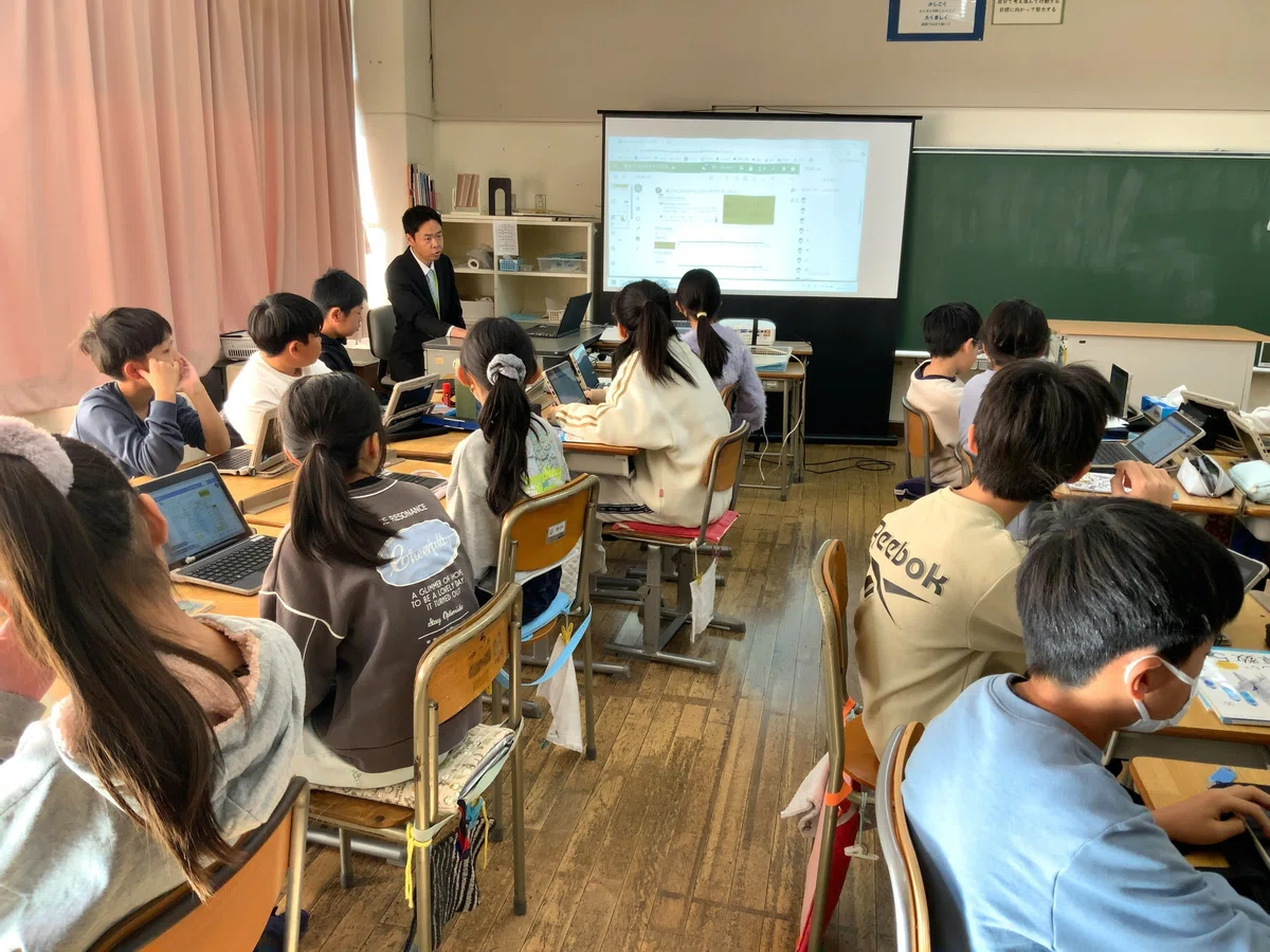 Fujimino City Higashihara Elementary School 5th Grade: Math × Real-time ...