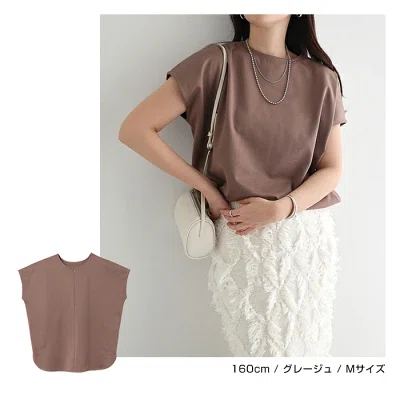 Tシャツ感覚で着られるポンチ素材の2wayトップス。春夏の普段着や二の腕カバーに使いやすい半袖トップス