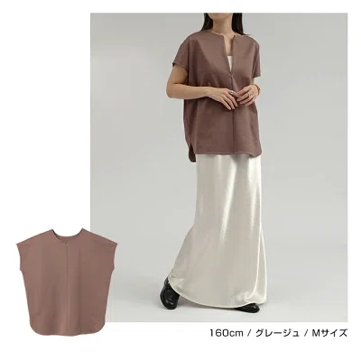 Tシャツ感覚で着られるポンチ素材の2wayトップス。春夏の普段着や二の腕カバーに使いやすい半袖トップス