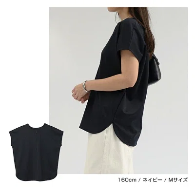 Tシャツ感覚で着られるポンチ素材の2wayトップス。春夏の普段着や二の腕カバーに使いやすい半袖トップス
