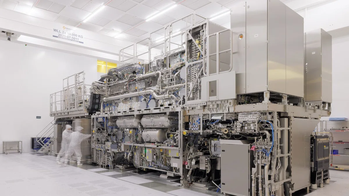 対話と信頼で「法規制の壁」を乗り越えた、前例なきEUV日本導入の軌跡【Working at ASML】｜ASMLジャパン