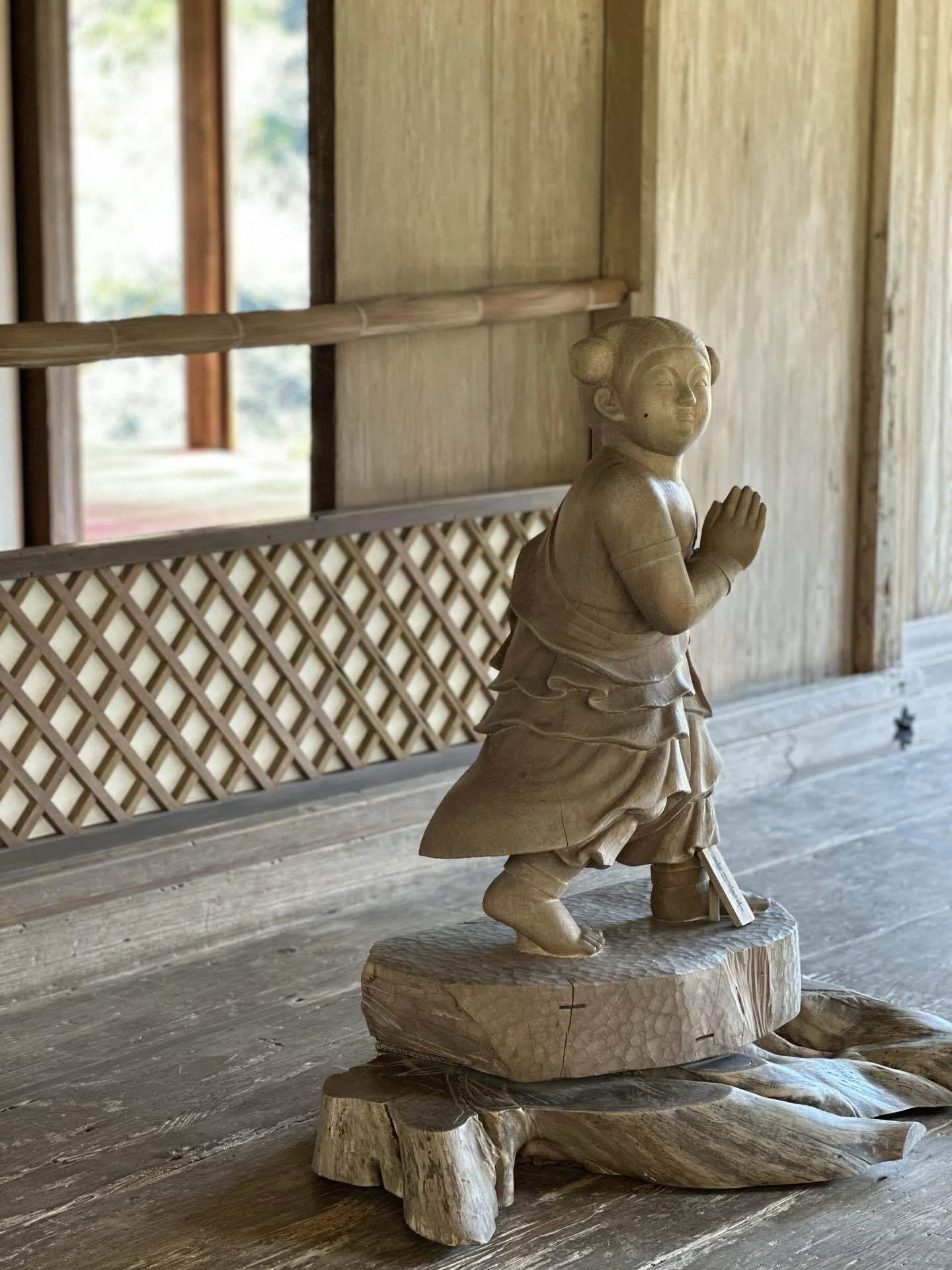 鳥獣戯画の寺で会いたかったのは、800年前の「子犬」だった【京都・高