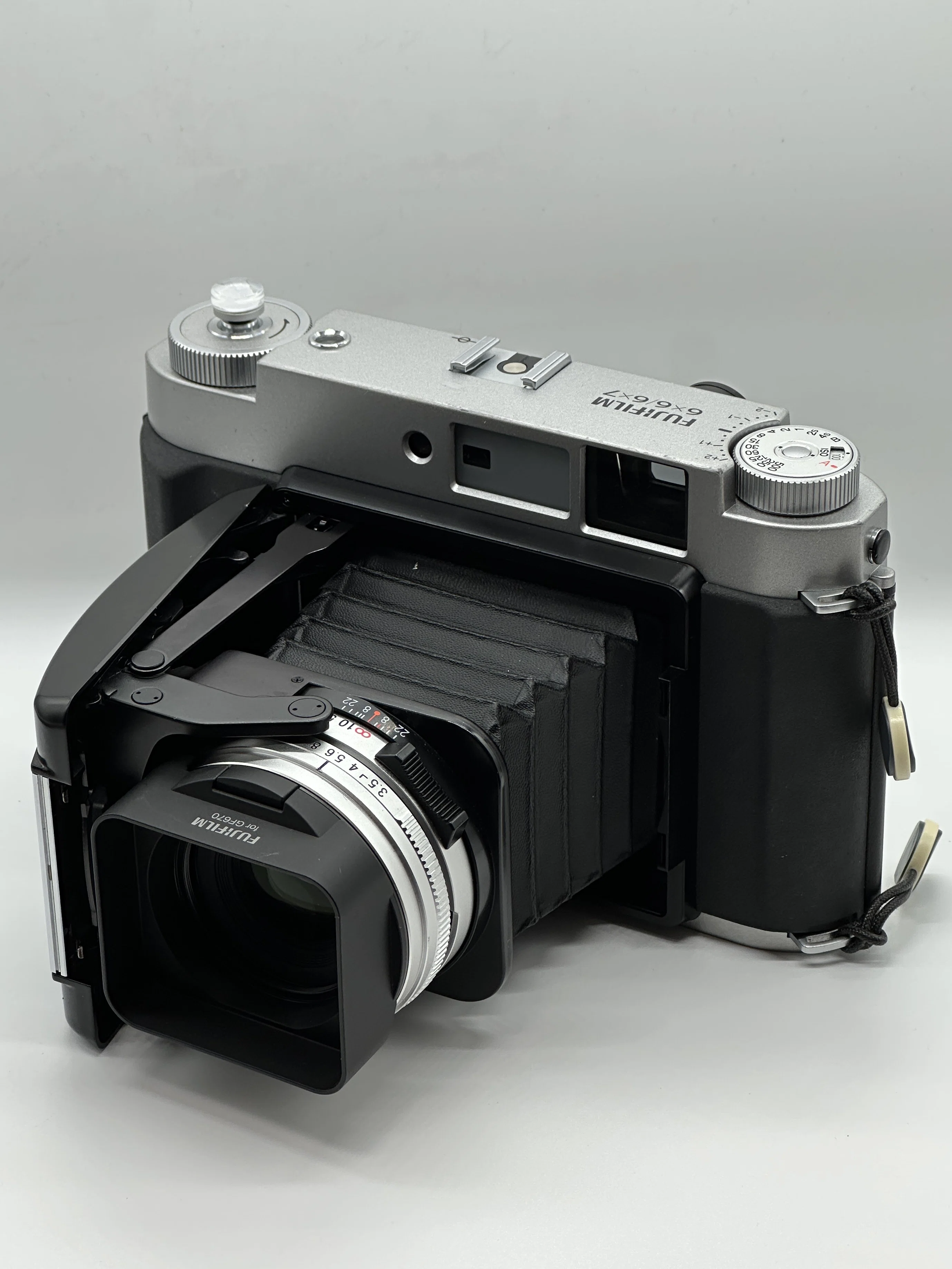 私の愛機紹介：FUJIFILM GF670 Professional (作例あり)｜yoshino