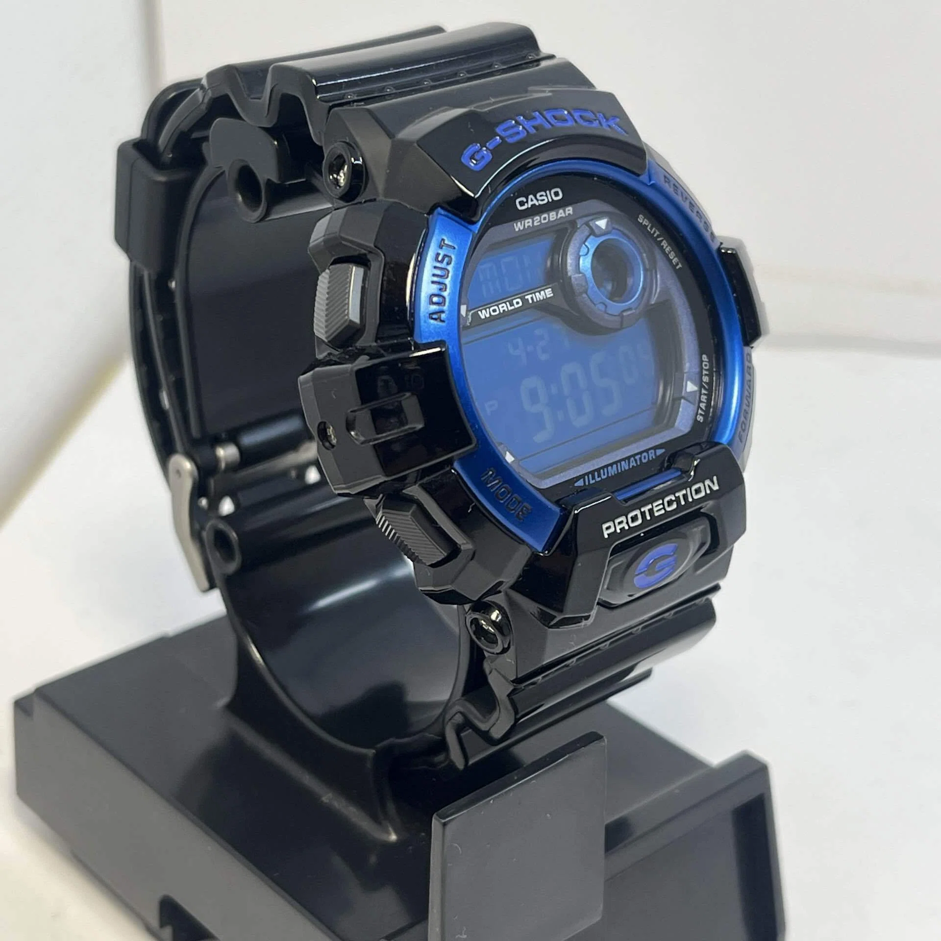 レビュー】漆黒と青の機能美。G-SHOCK「G-8900A-1JF」が日常の「道具