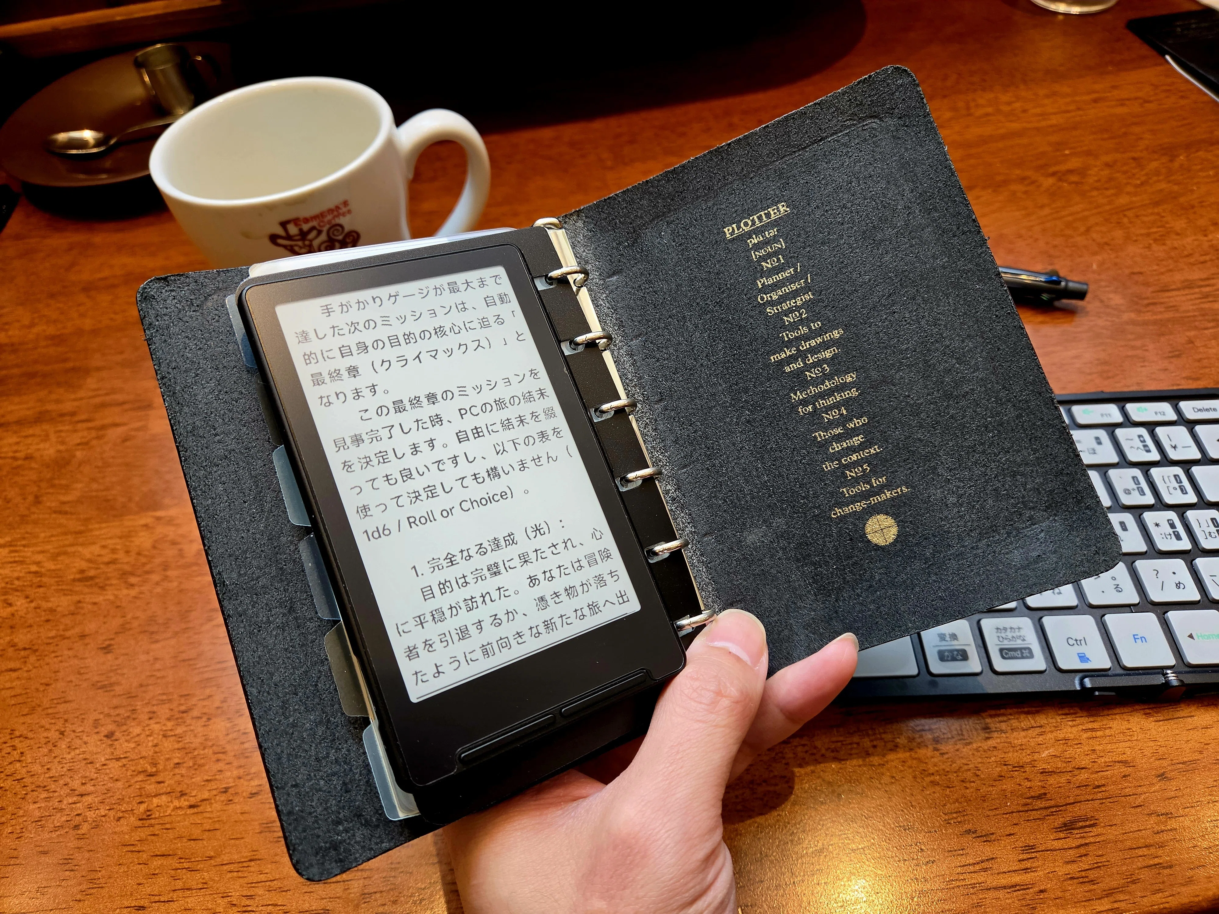 PLOTTERにXTEINK X4を仕込む｜一枚革×Einkで「書く」と「読む」を