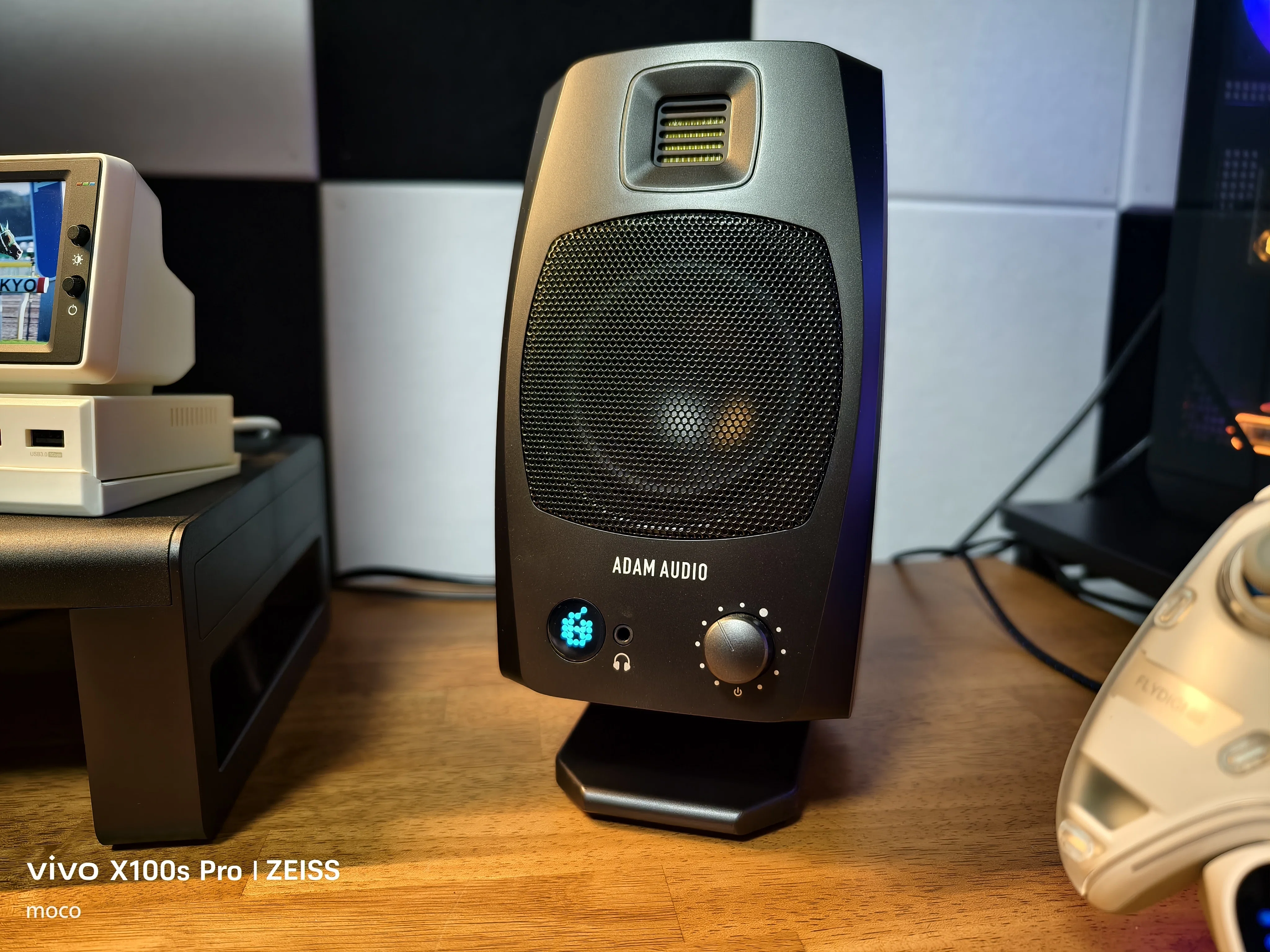 ADAM AUDIO D3V レビューとお得な買い方｜mocoブログ