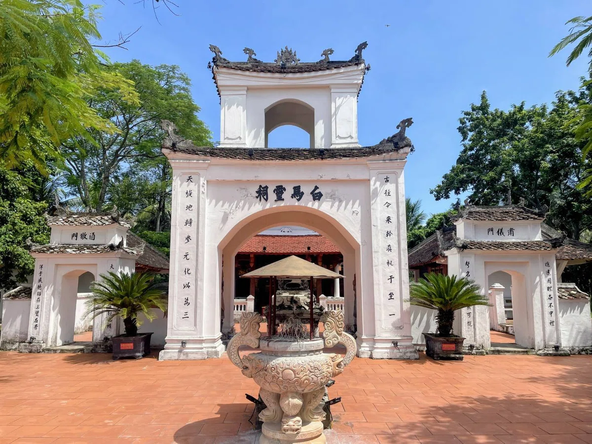 バックマー/白馬廟(Đền Bạch Mã)の外観