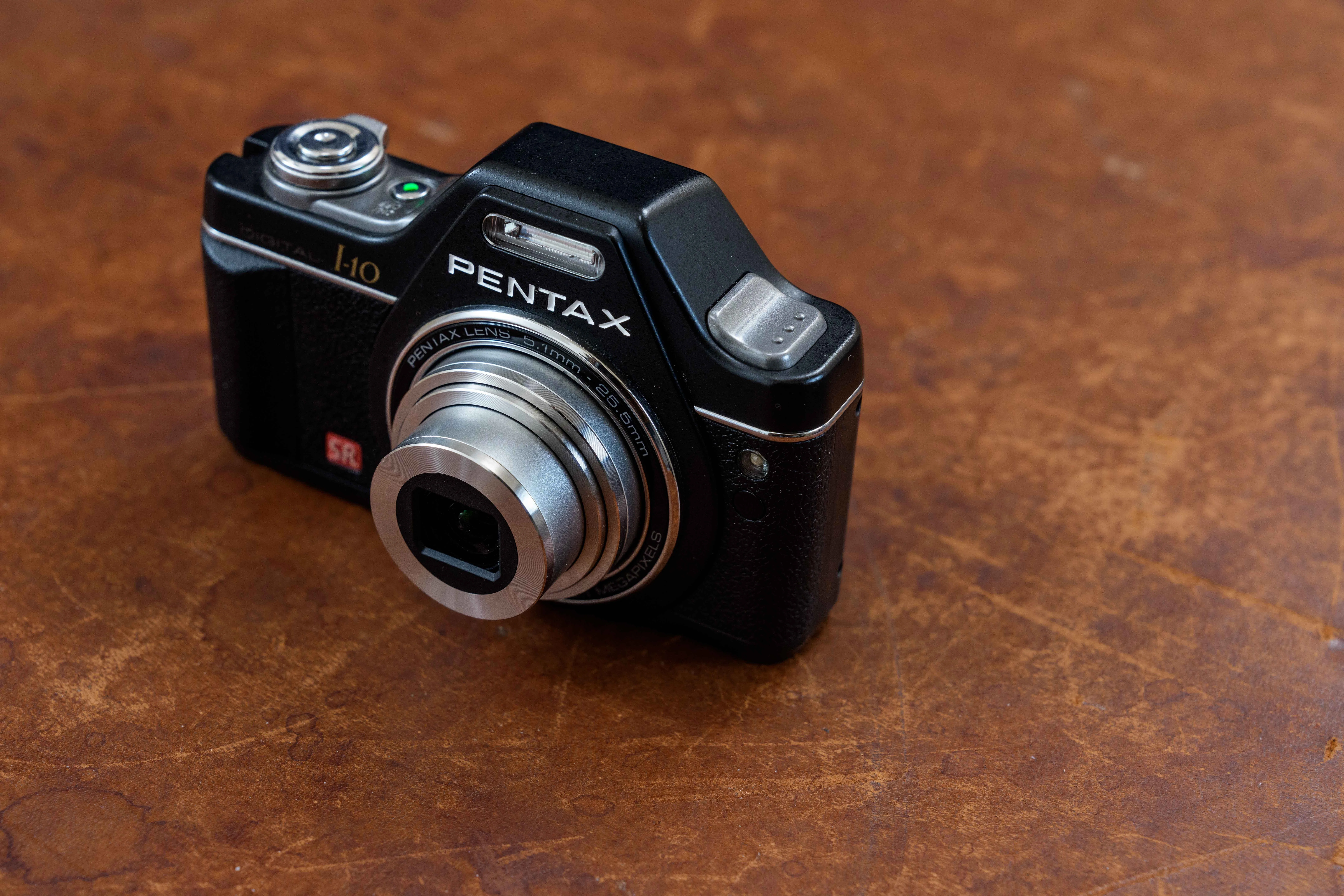2010年の空気をポケットに、Pentax Optio I-10 iPhoneでは残らない色