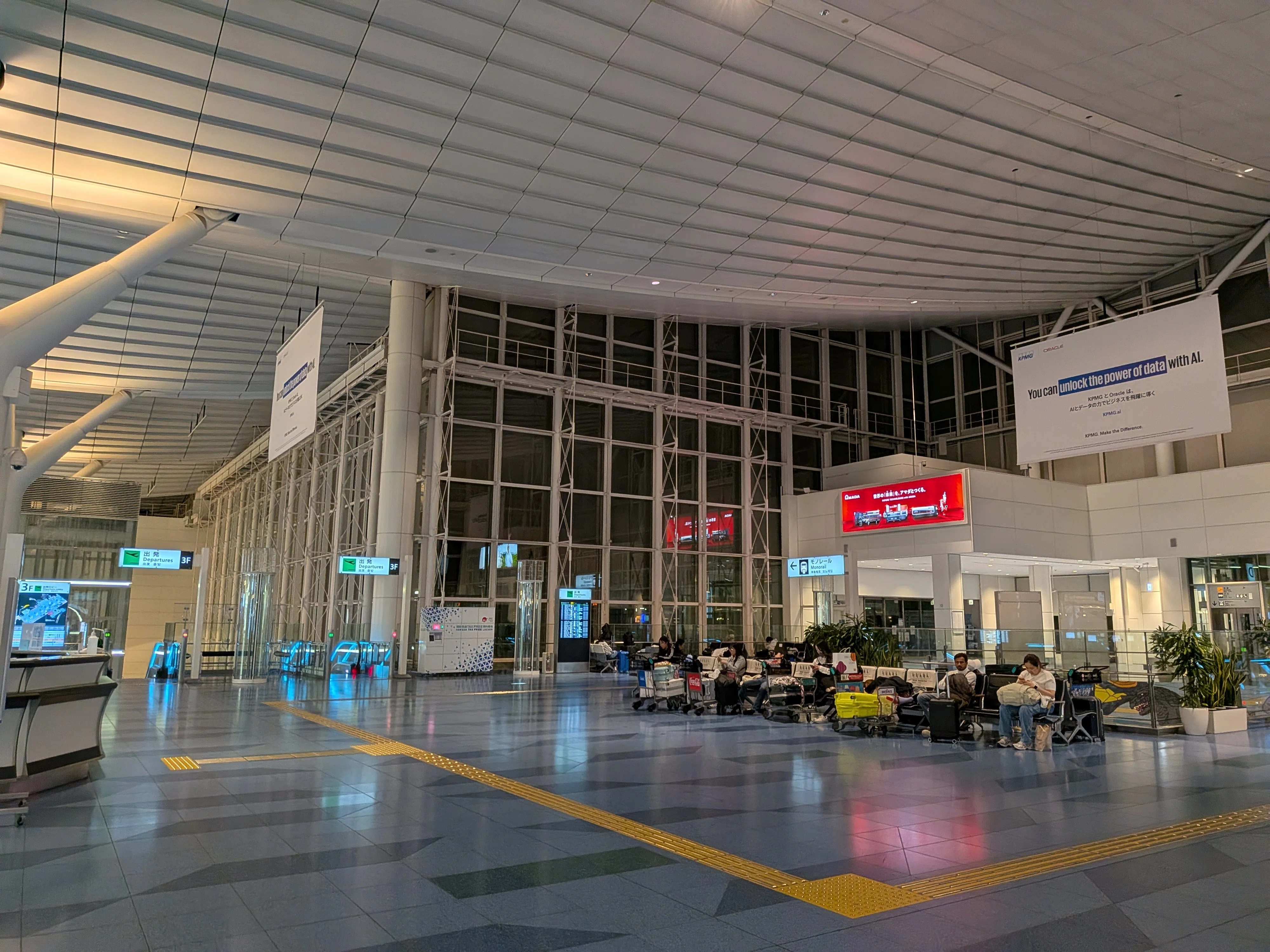 深夜の羽田空港で寝床探し ほんむら 音楽大好きエンジニア