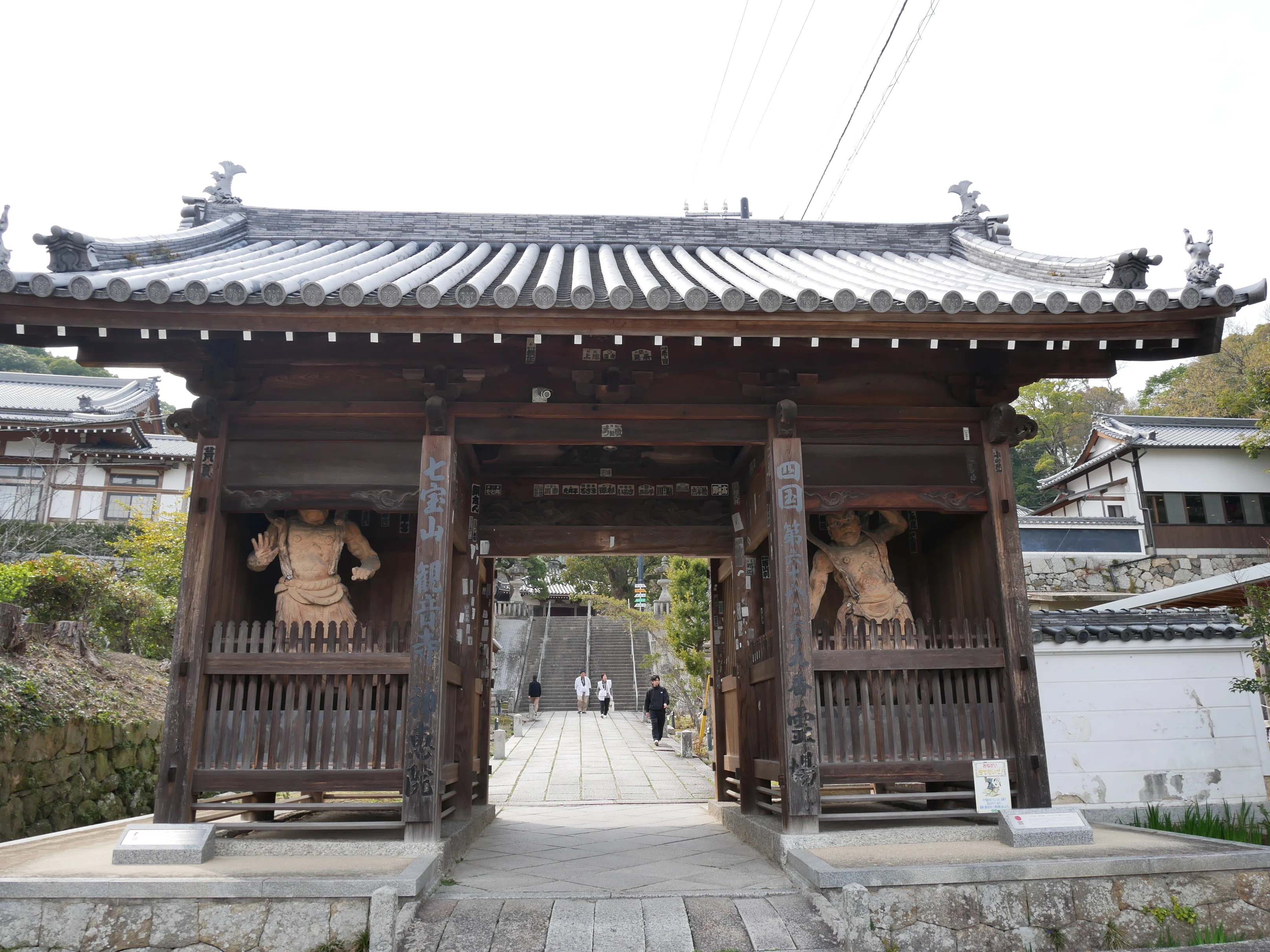 686 銭形平次ゆかりの砂絵へ──寛永通宝の町・観音寺を歩く春の旅