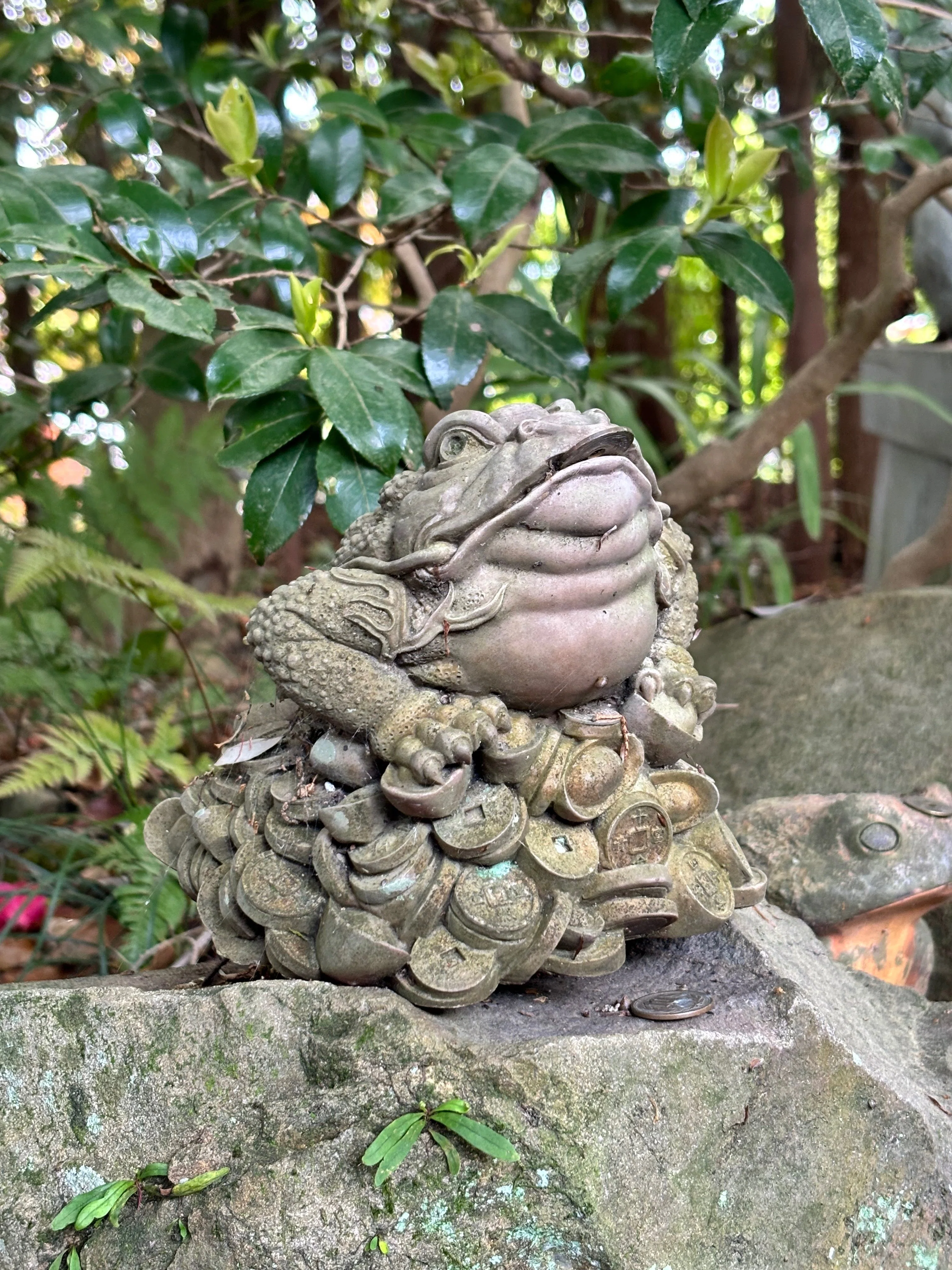 確認ページ　昭和　レトロ　こけし　土産　工芸品　カエル　天狗 除災厄除・商売繁盛そして金運・開運の神である天狗を祀る古井の天狗山